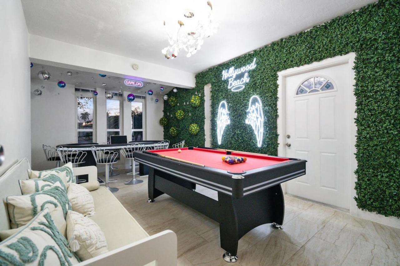 NEW Hollywood Luxury Villa, Game Room, Hot Tub 12, Fire Pit & BBQ
