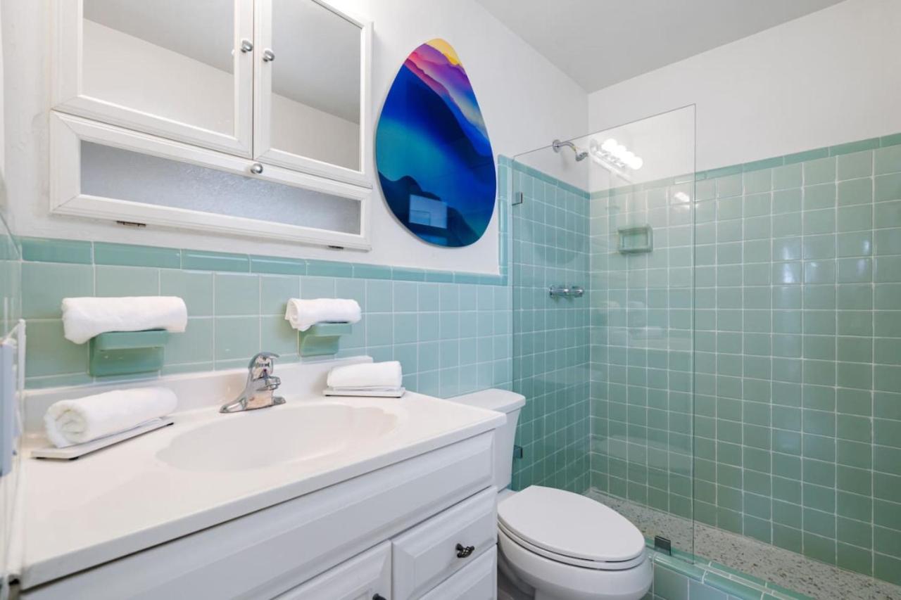 NEW Hollywood Luxury Villa, Game Room, Hot Tub 12, Fire Pit & BBQ