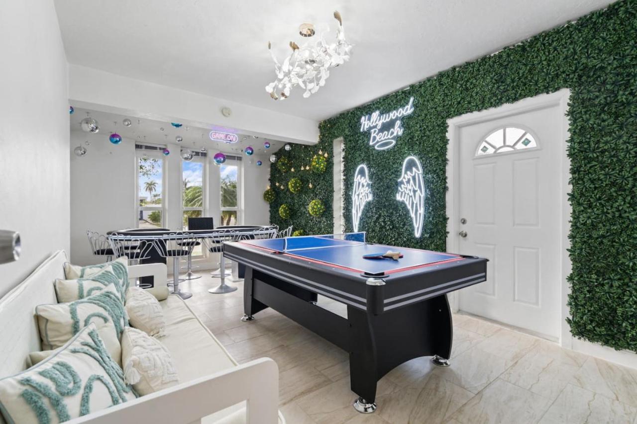 NEW Hollywood Luxury Villa, Game Room, Hot Tub 12, Fire Pit & BBQ