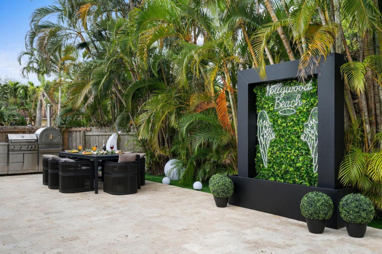 NEW Hollywood Luxury Villa, Game Room, Hot Tub 12, Fire Pit & BBQ