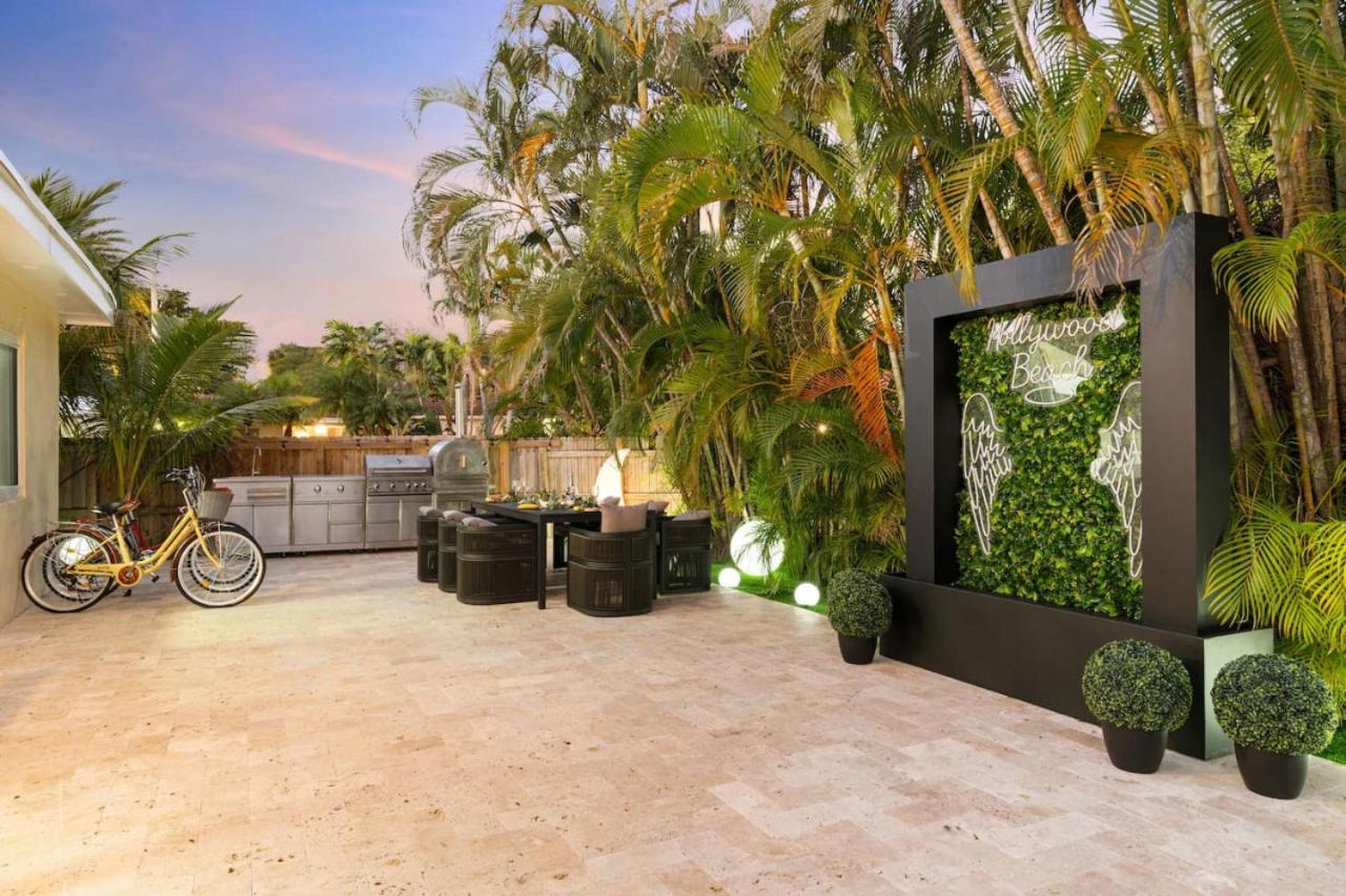 NEW Hollywood Luxury Villa, Game Room, Hot Tub 12, Fire Pit & BBQ