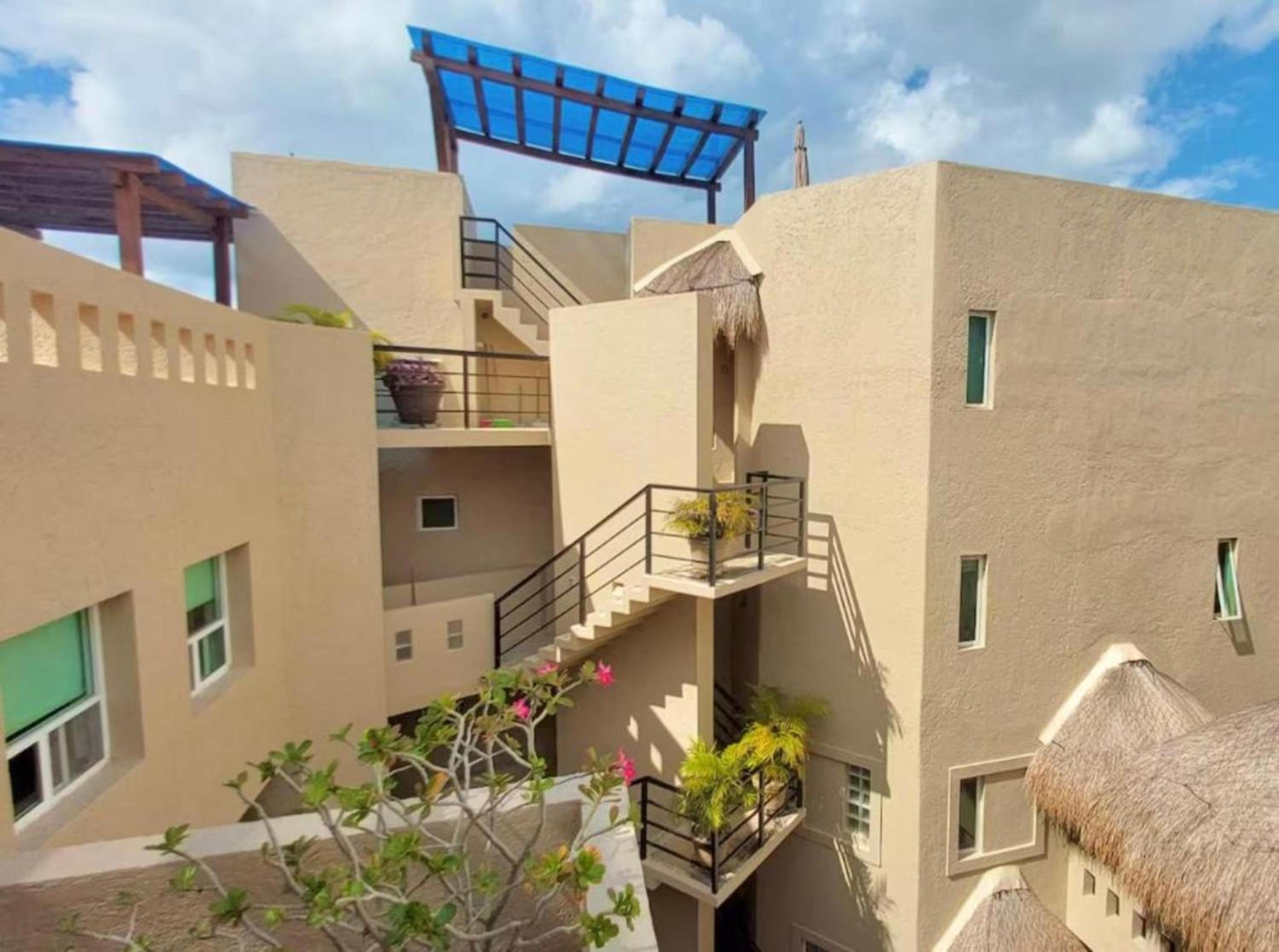 Amazing Complex Near 5th Avenue by Andiani Travel