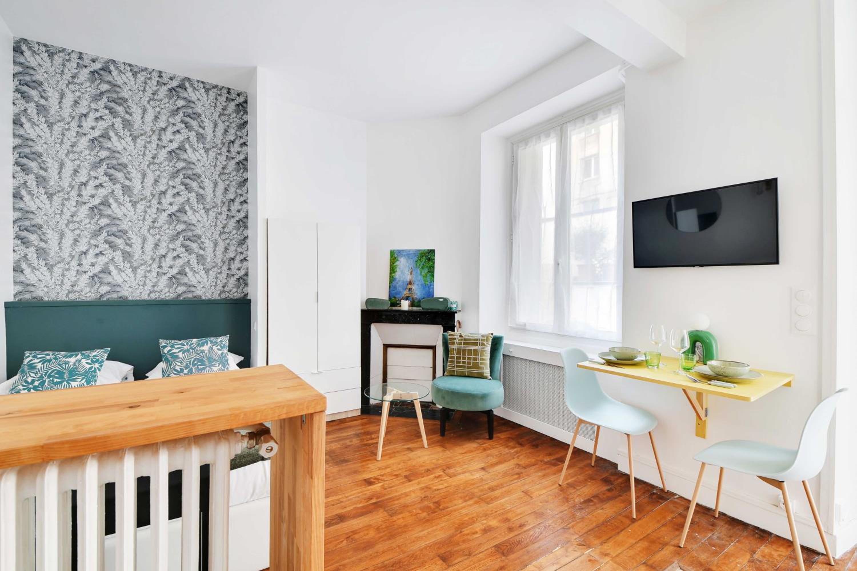 Cozy Studio with Terrace near the Eiffel Tower
