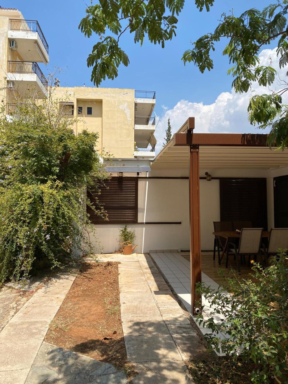 Glyfada Charm, Cozy & Warm with private parking
