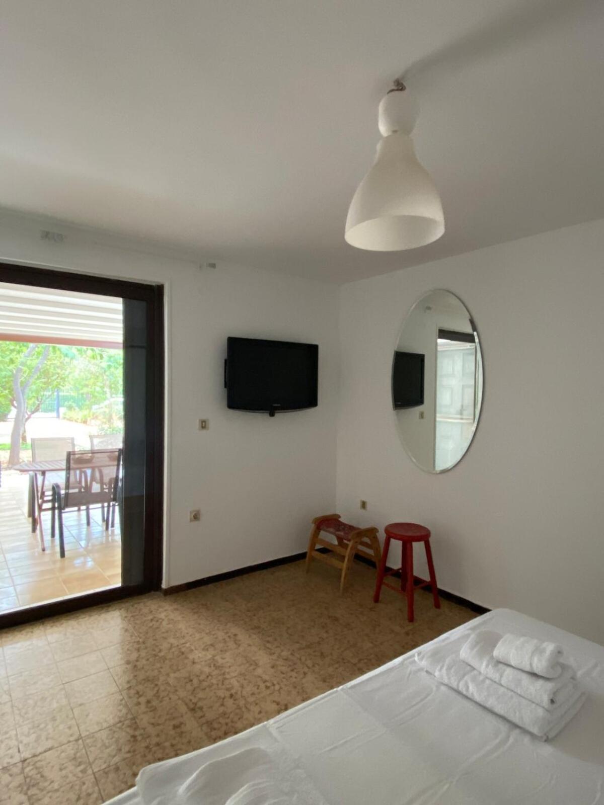 Glyfada Charm, Cozy & Warm with private parking