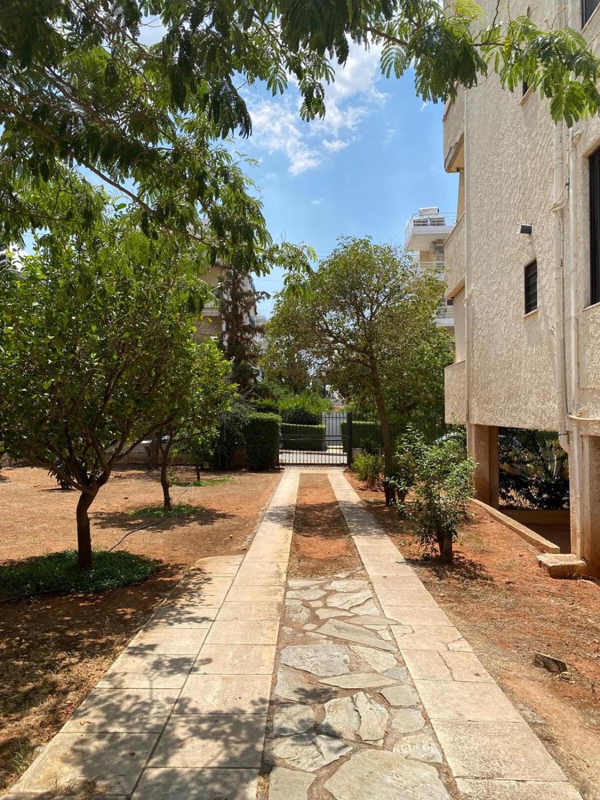 Glyfada Charm, Cozy & Warm with private parking