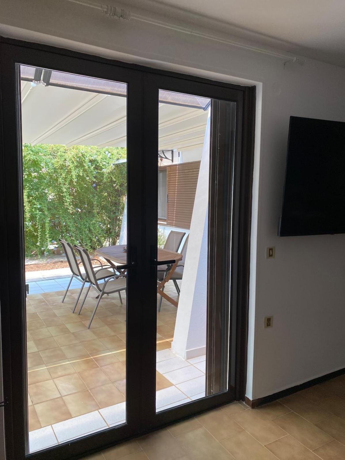Glyfada Charm, Cozy & Warm with private parking