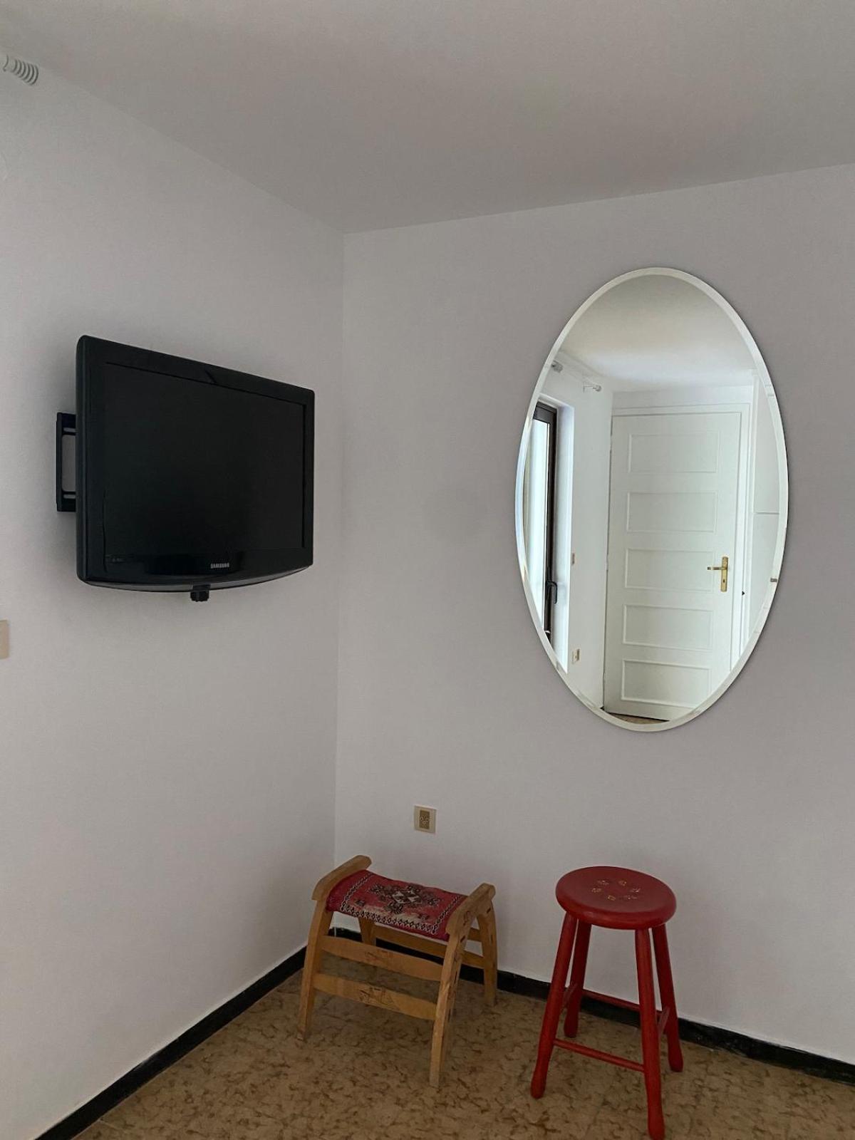 Glyfada Charm, Cozy & Warm with private parking