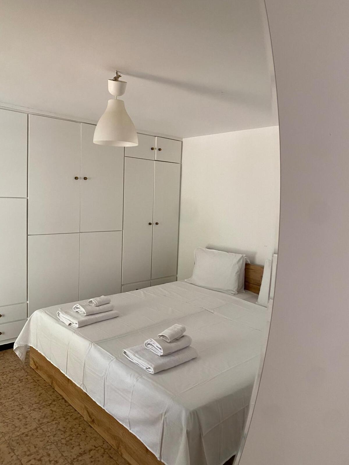 Glyfada Charm, Cozy & Warm with private parking
