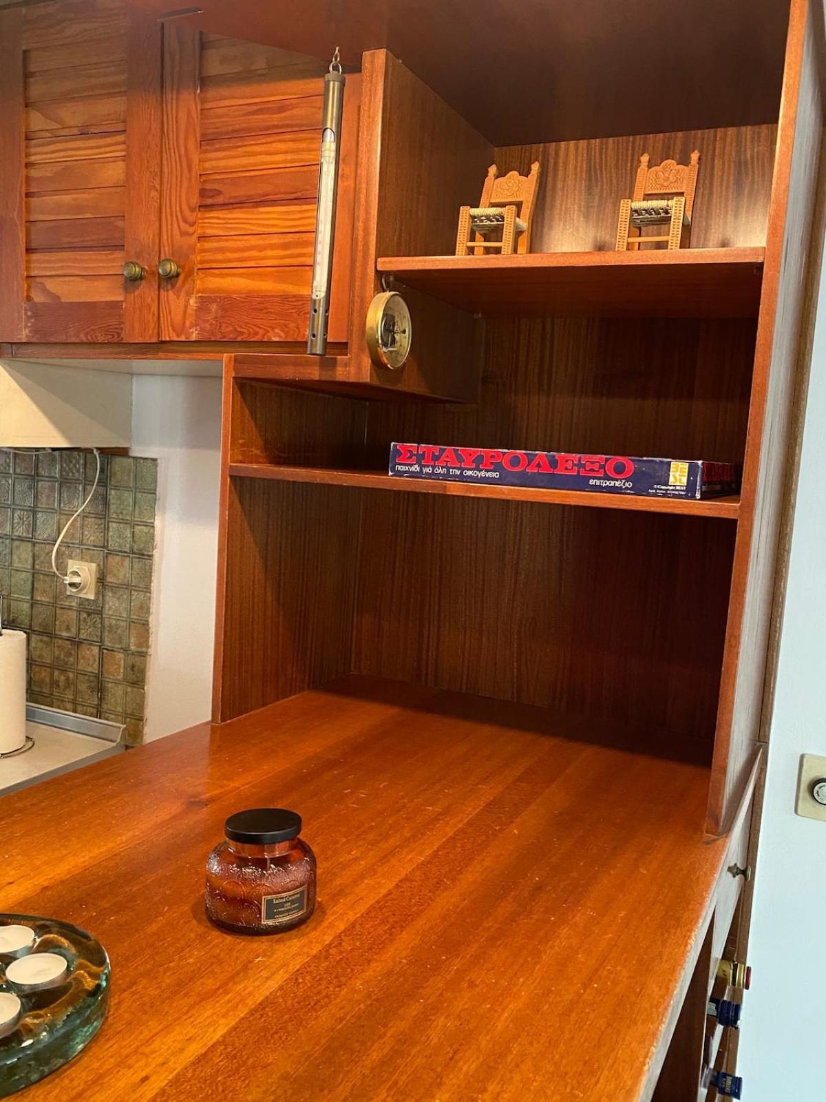 Glyfada Charm, Cozy & Warm with private parking