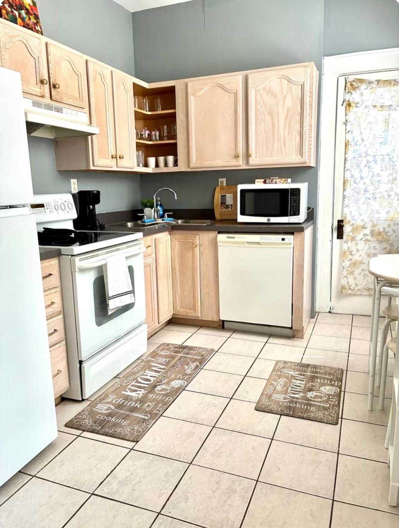 The Duval Den Getaway 2BR near Stadium!