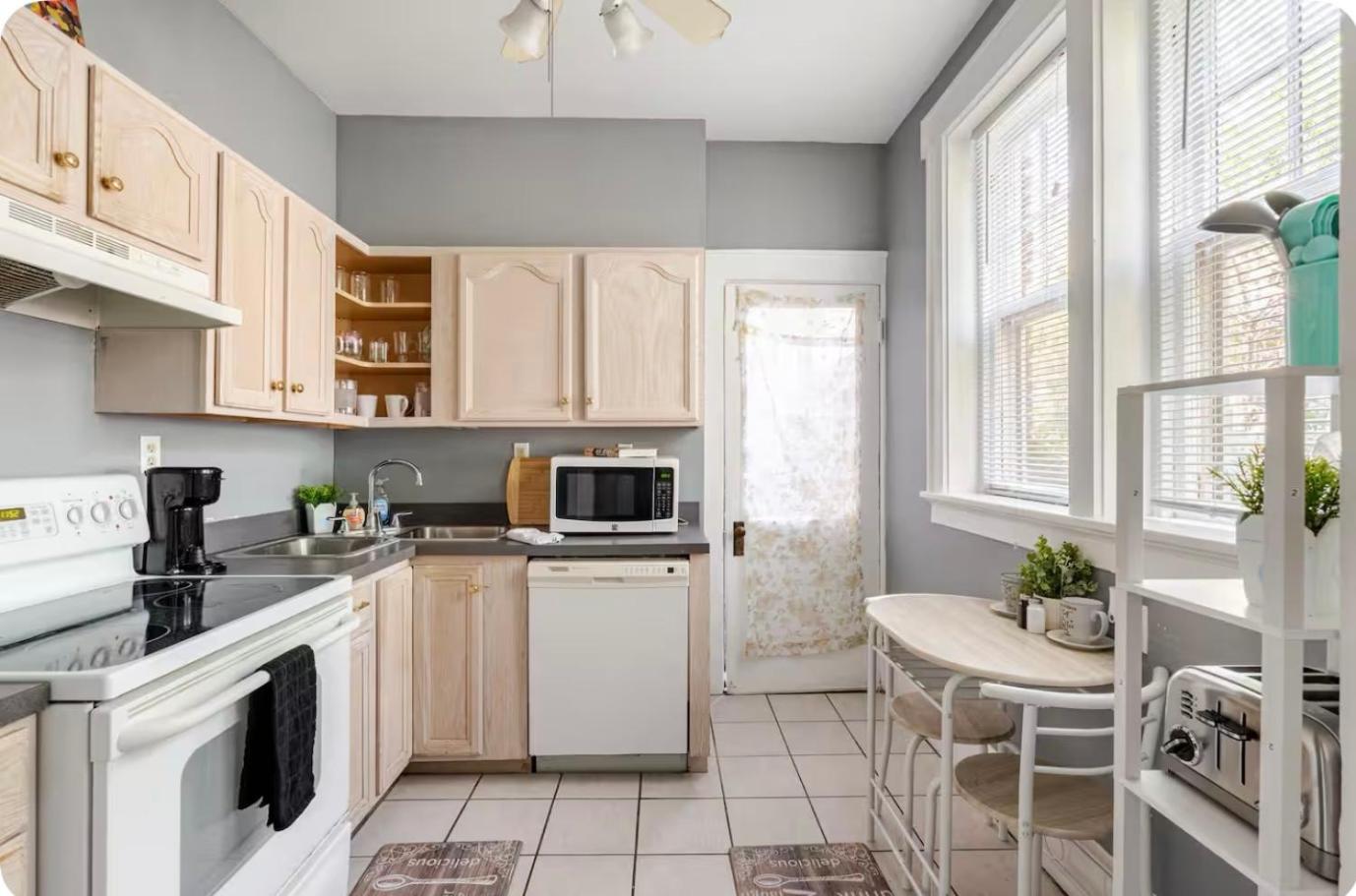 The Duval Den Getaway 2BR near Stadium!