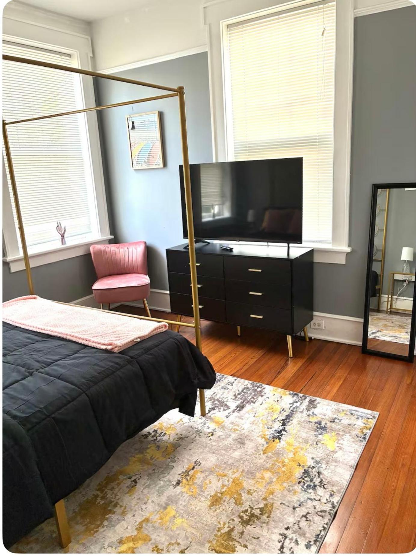 The Duval Den Getaway 2BR near Stadium!