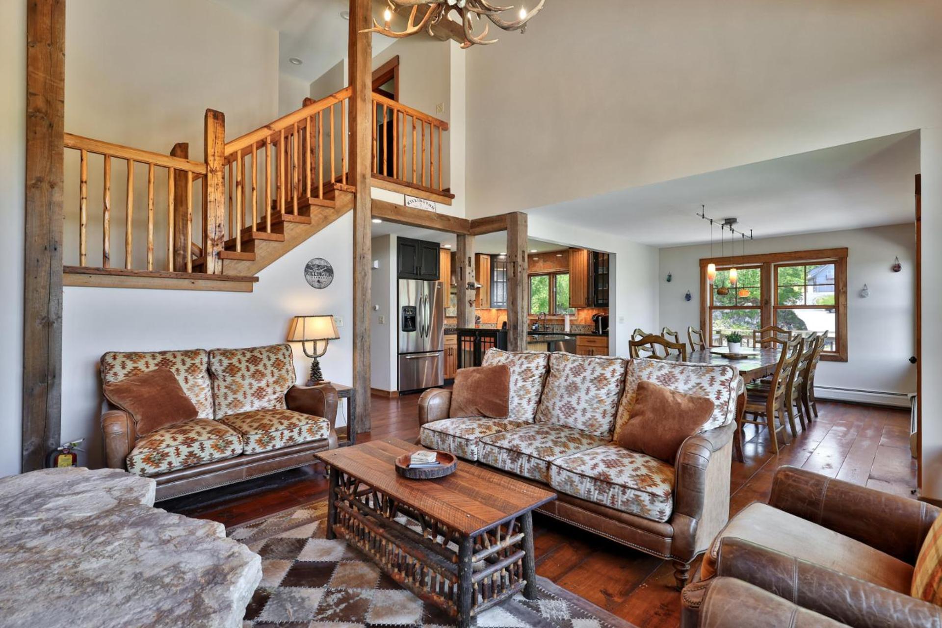 Meyer Chalet de Esqui - Ski-In, Ski-Out 4BR Bear Mtn Retreat with Pool & Fireplace