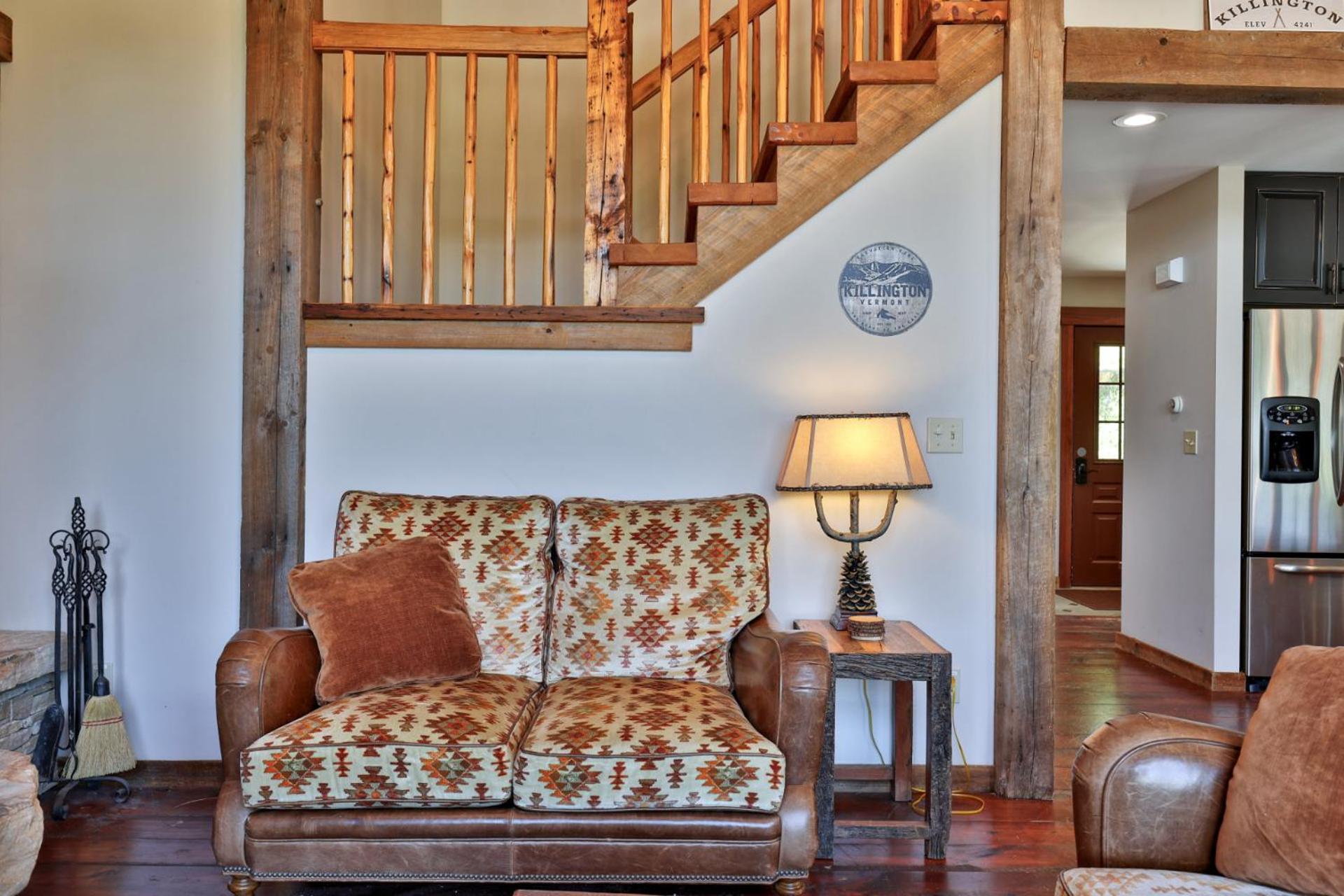 Meyer Chalet de Esqui - Ski-In, Ski-Out 4BR Bear Mtn Retreat with Pool & Fireplace