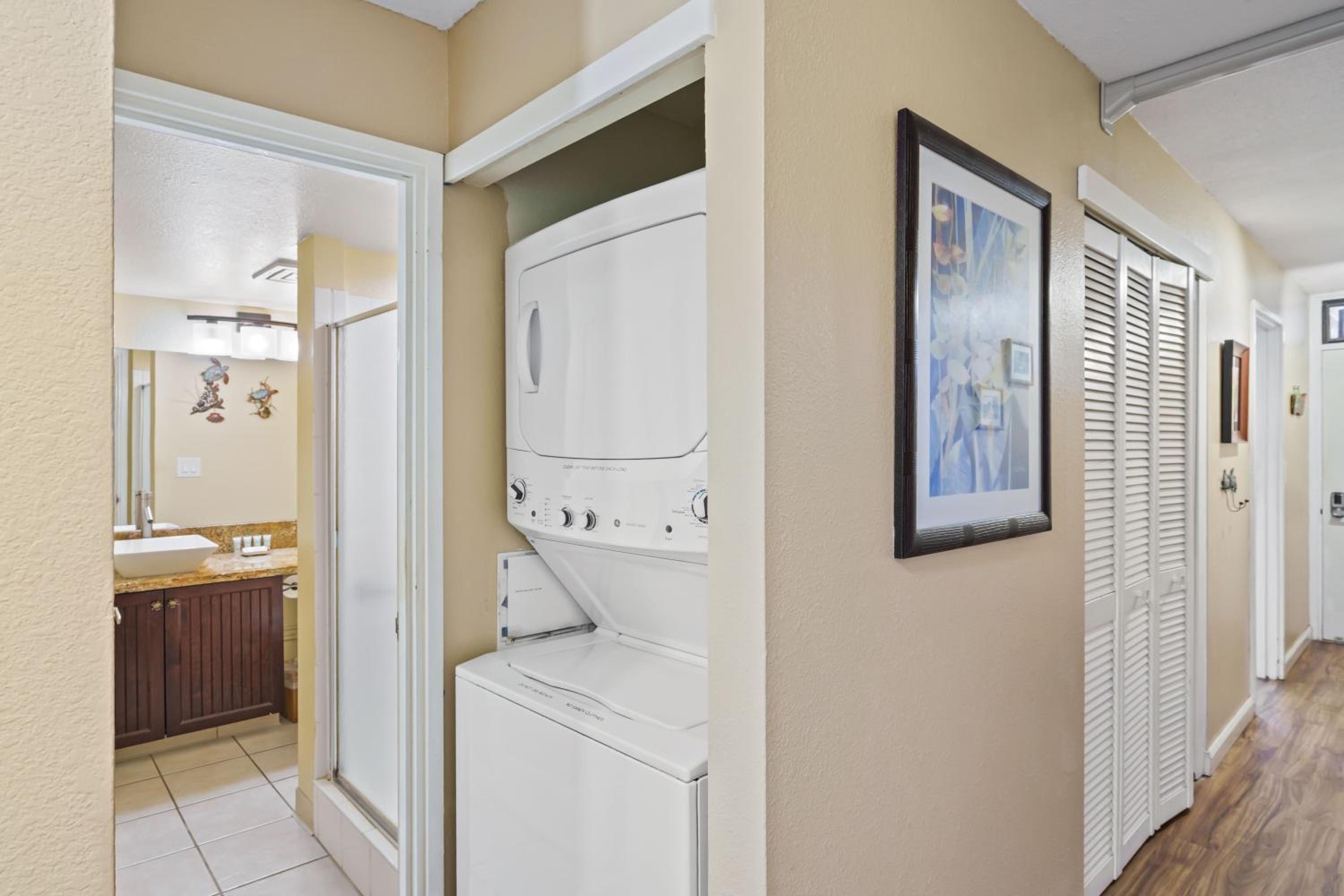 Kamaole Sands 10-307, Ocean View, Large Lanai, Twin Murphy Beds, Split-AC, Wi-Fi