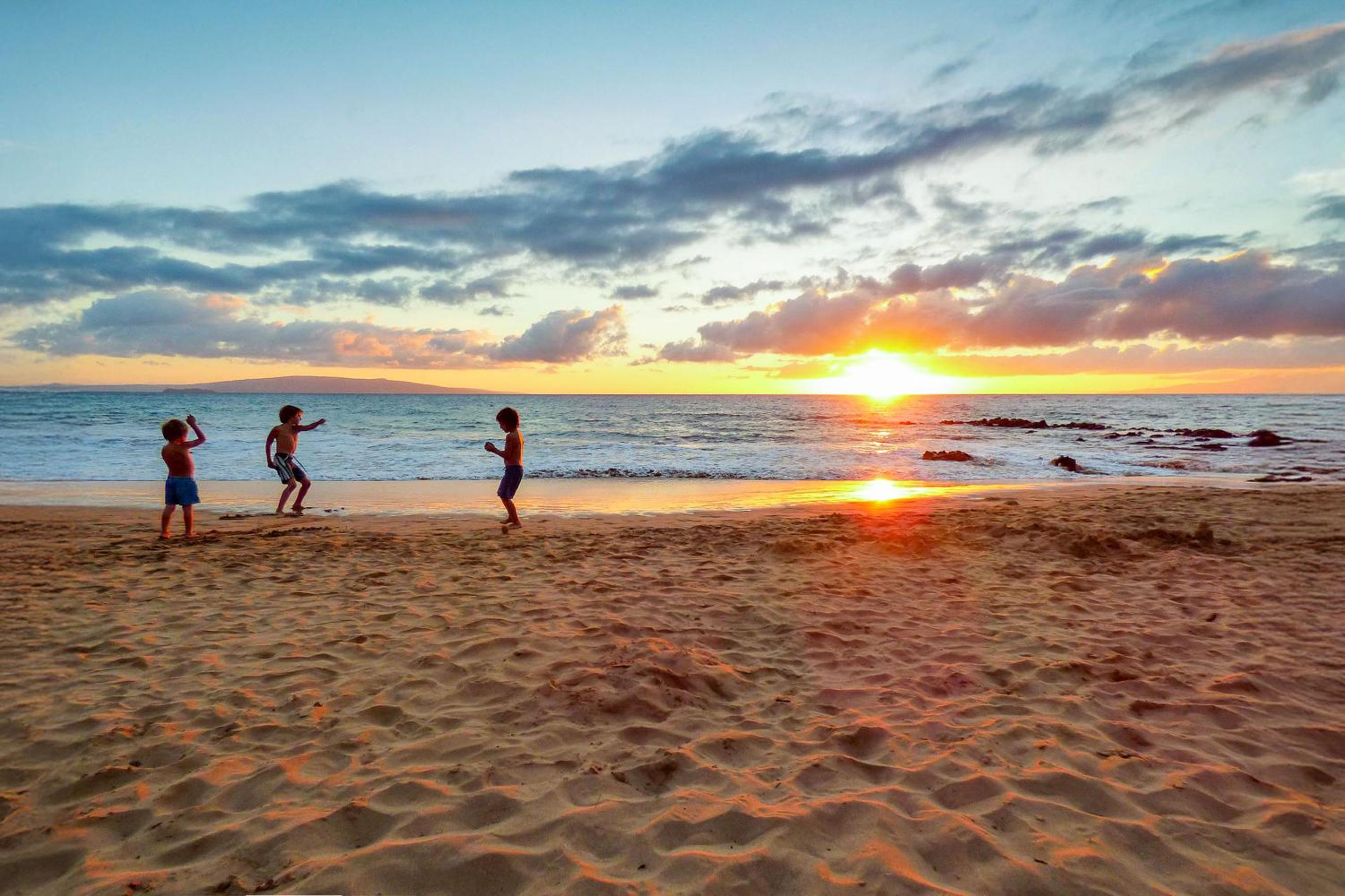 Kamaole Sands 10-307, Ocean View, Large Lanai, Twin Murphy Beds, Split-AC, Wi-Fi