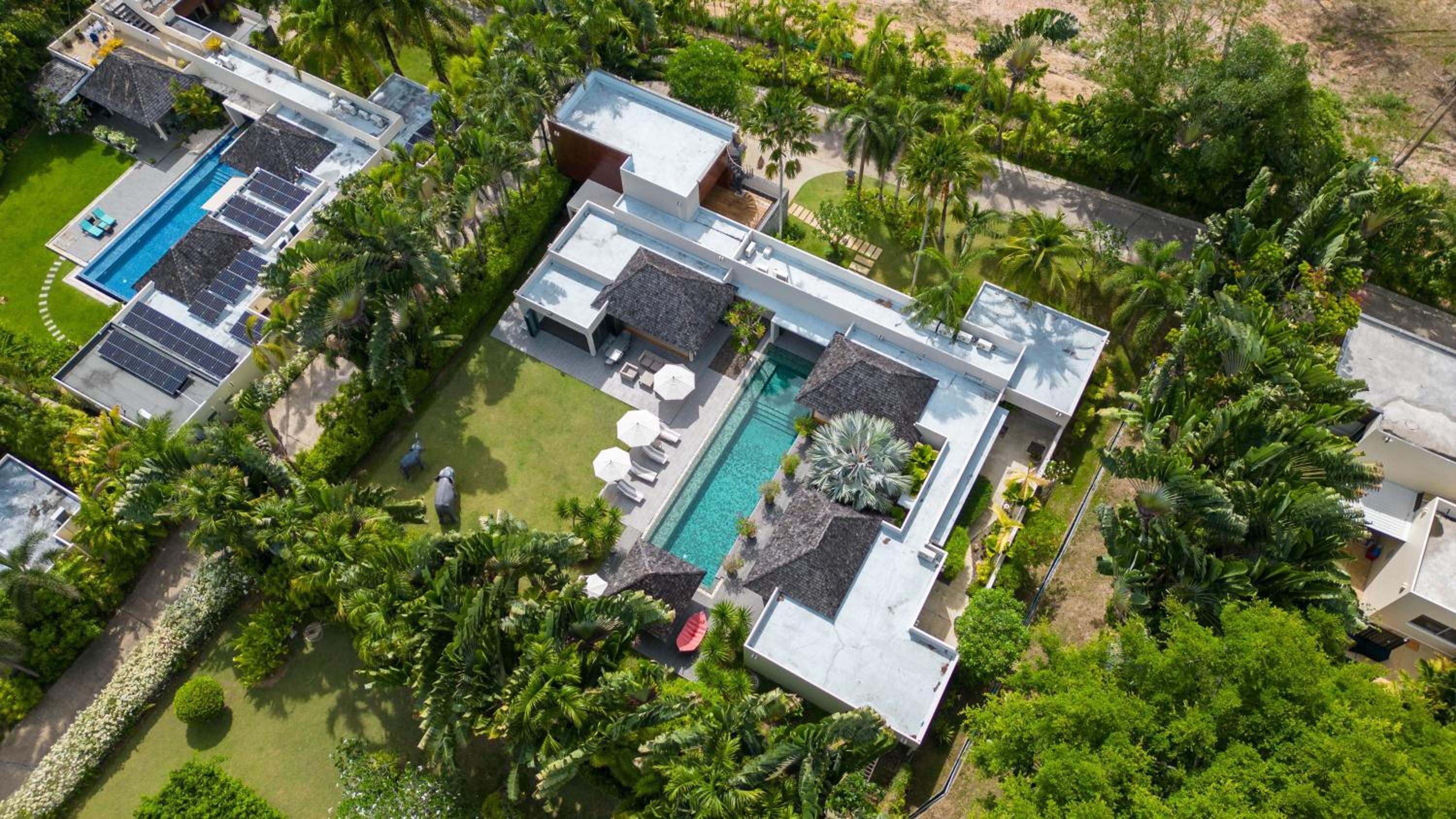 Villa C 20-meter long swimming pool and large courtyard villa