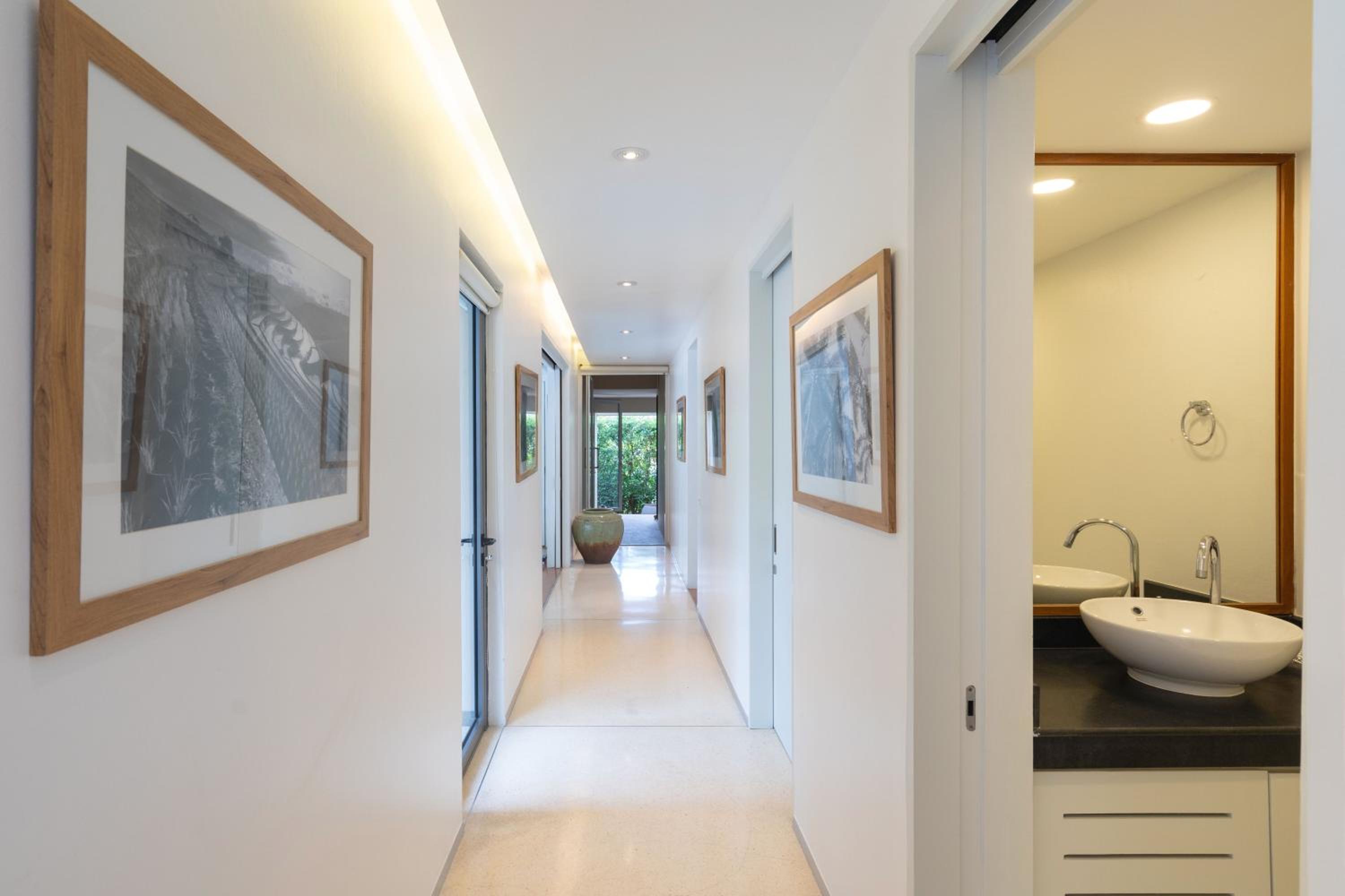 Villa C 20-meter long swimming pool and large courtyard villa