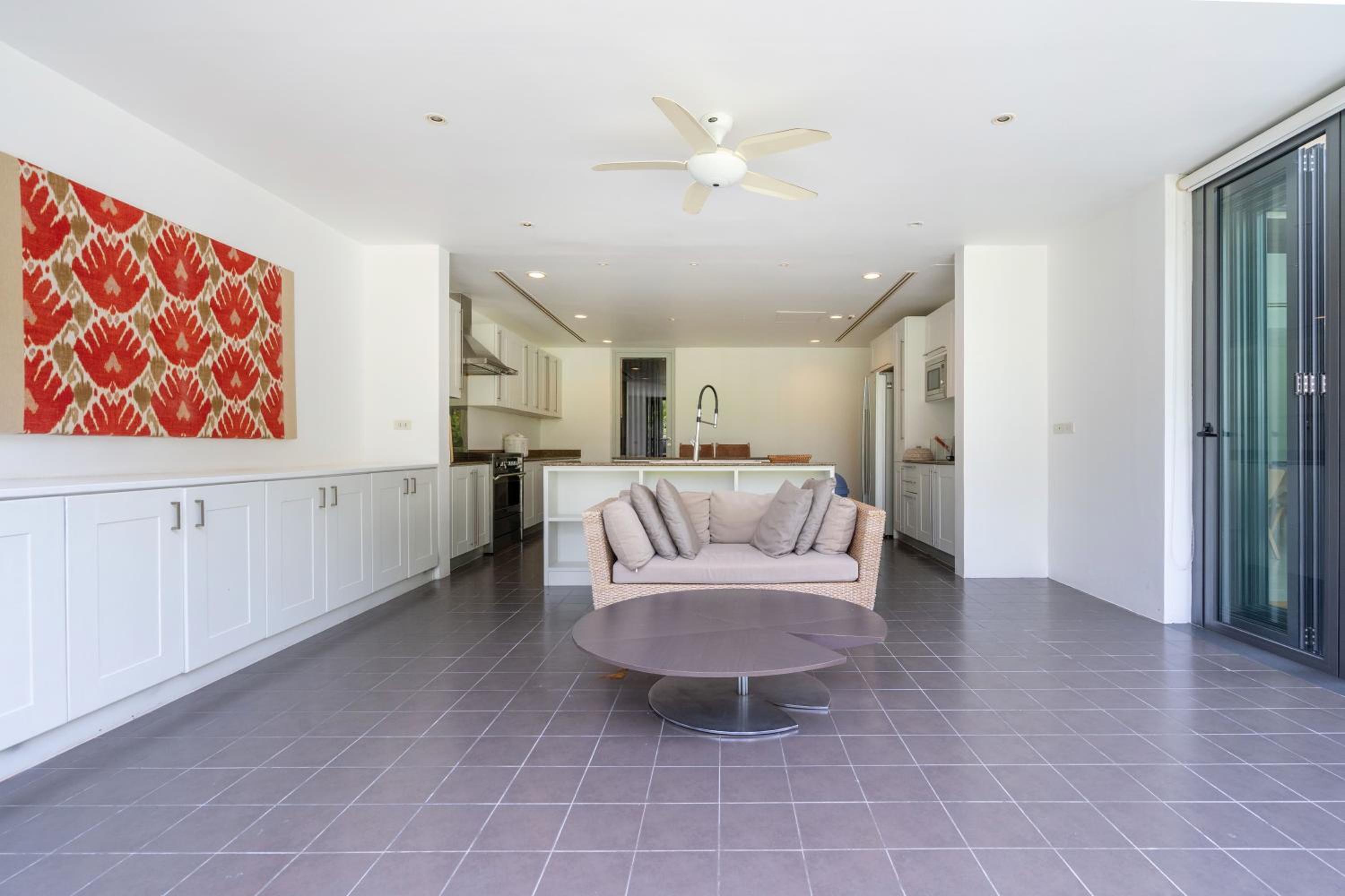 Villa C 20-meter long swimming pool and large courtyard villa