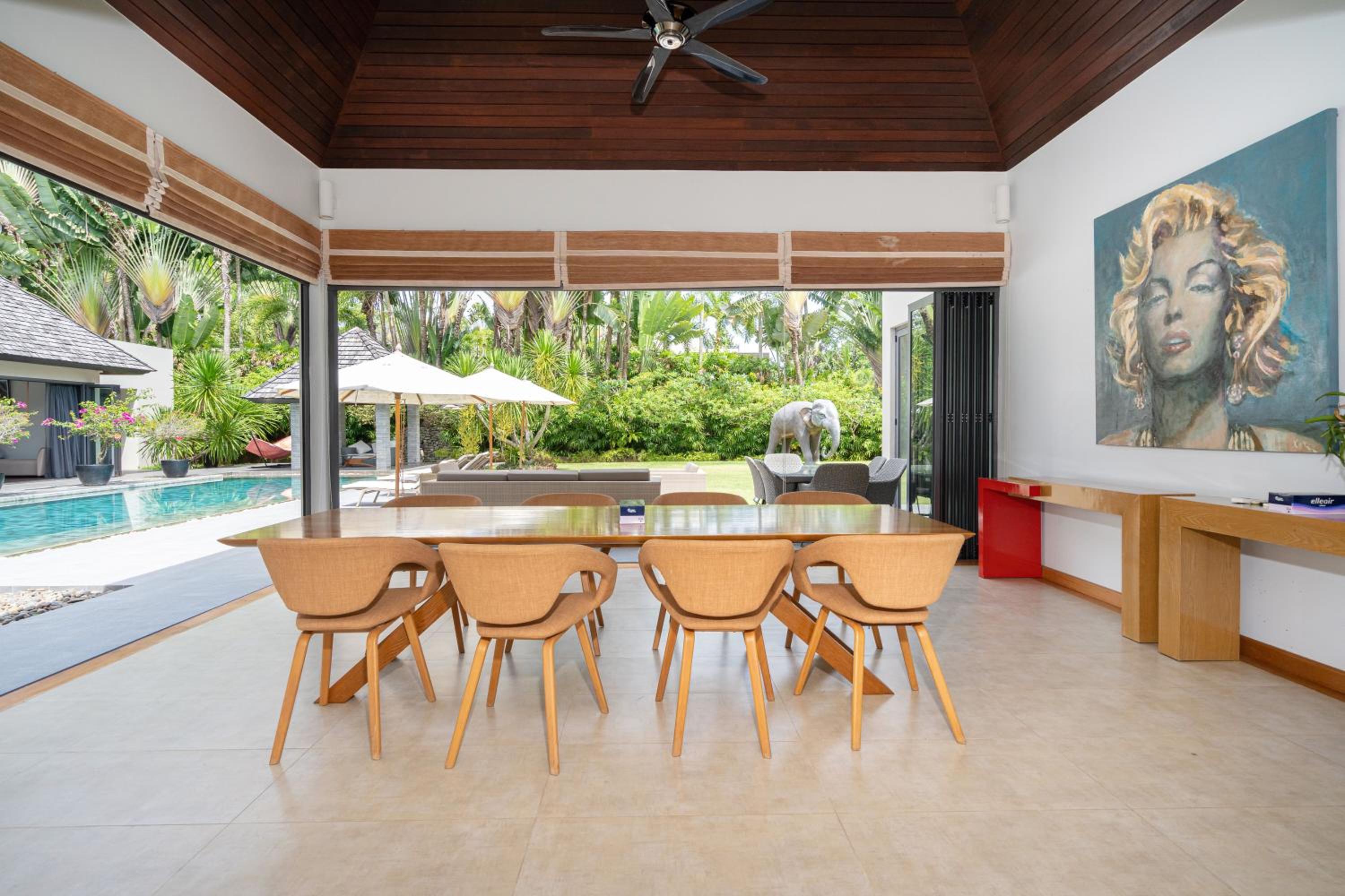 Villa C 20-meter long swimming pool and large courtyard villa