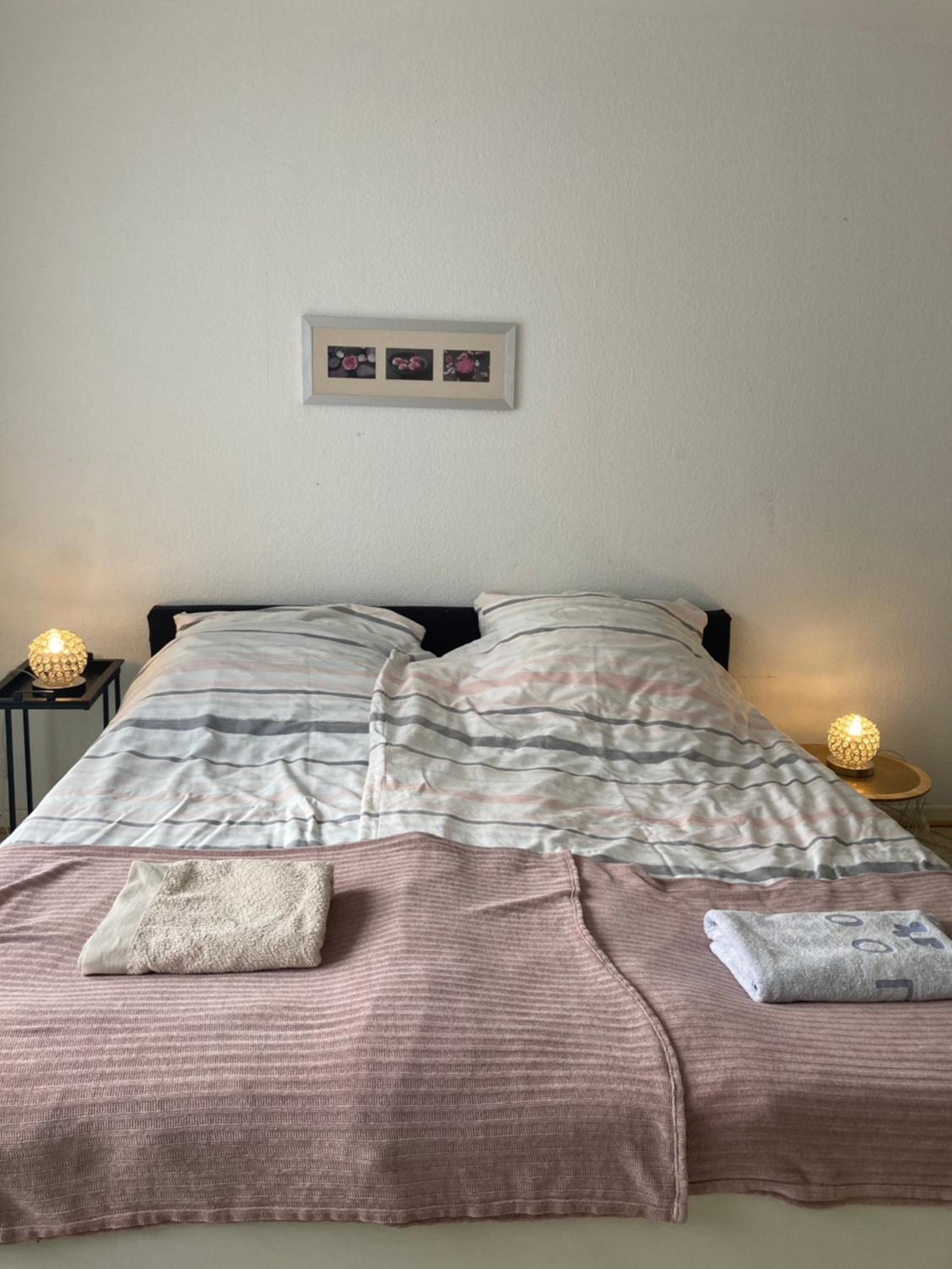 Self check in Apartment 42 m Schlafzimmer eigenes Badezimmer mit Badewanne Kochecke mit Esszimmer im Einfamilienhaus eigenes Badezimmer keine Ferienwohnung