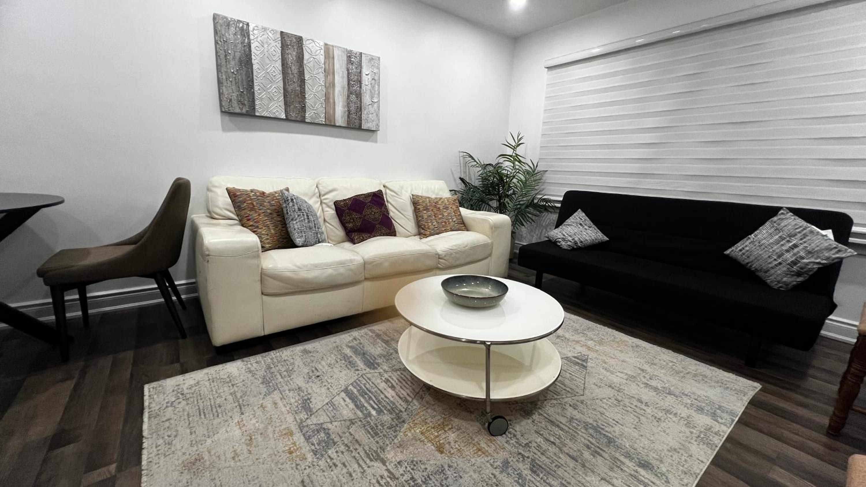 Three Bedroom Spacious Bangalow with Free Parking, closer to commercial area and highways