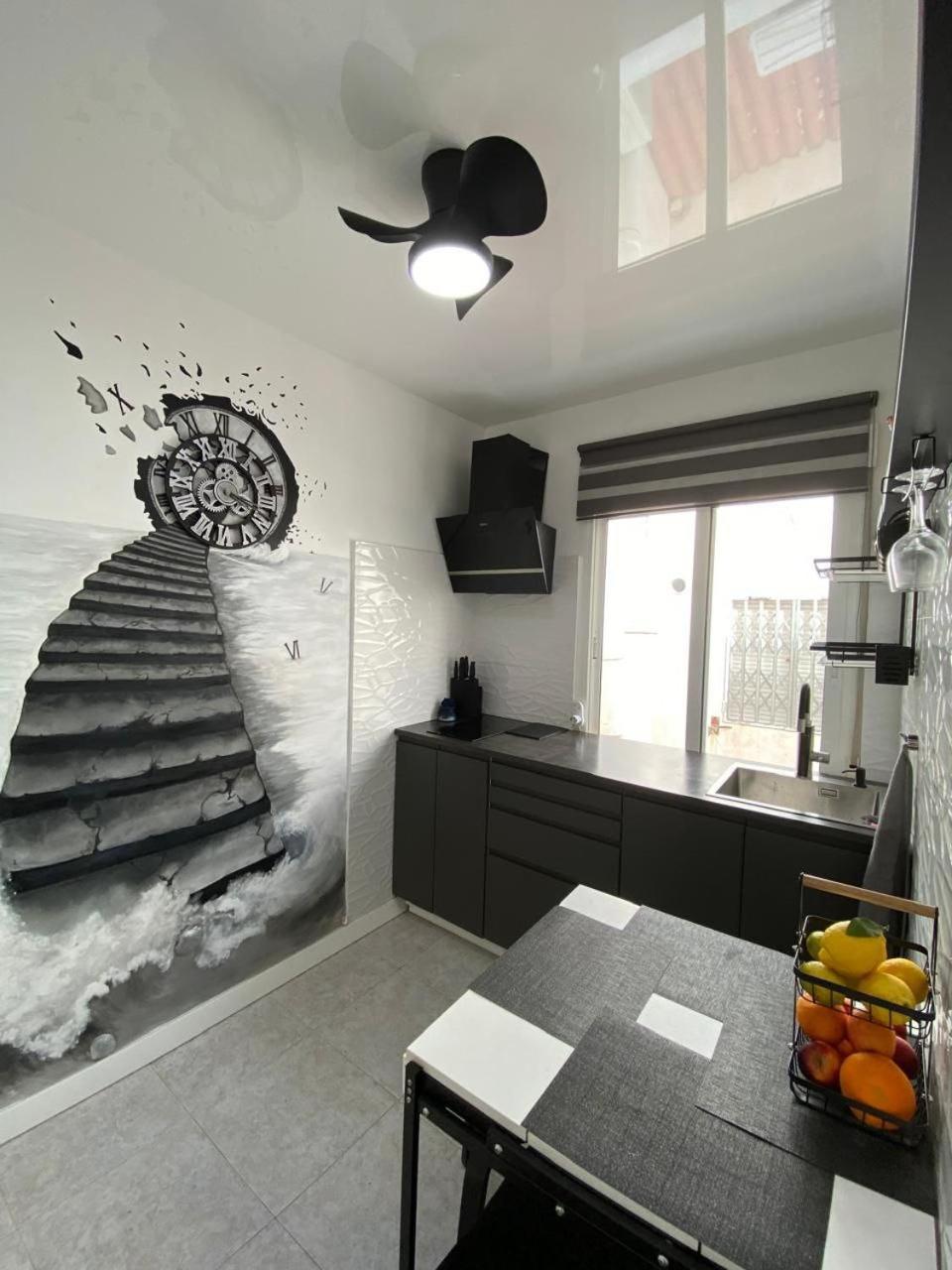 Modern Art apartment by the sea Playa del Espejo