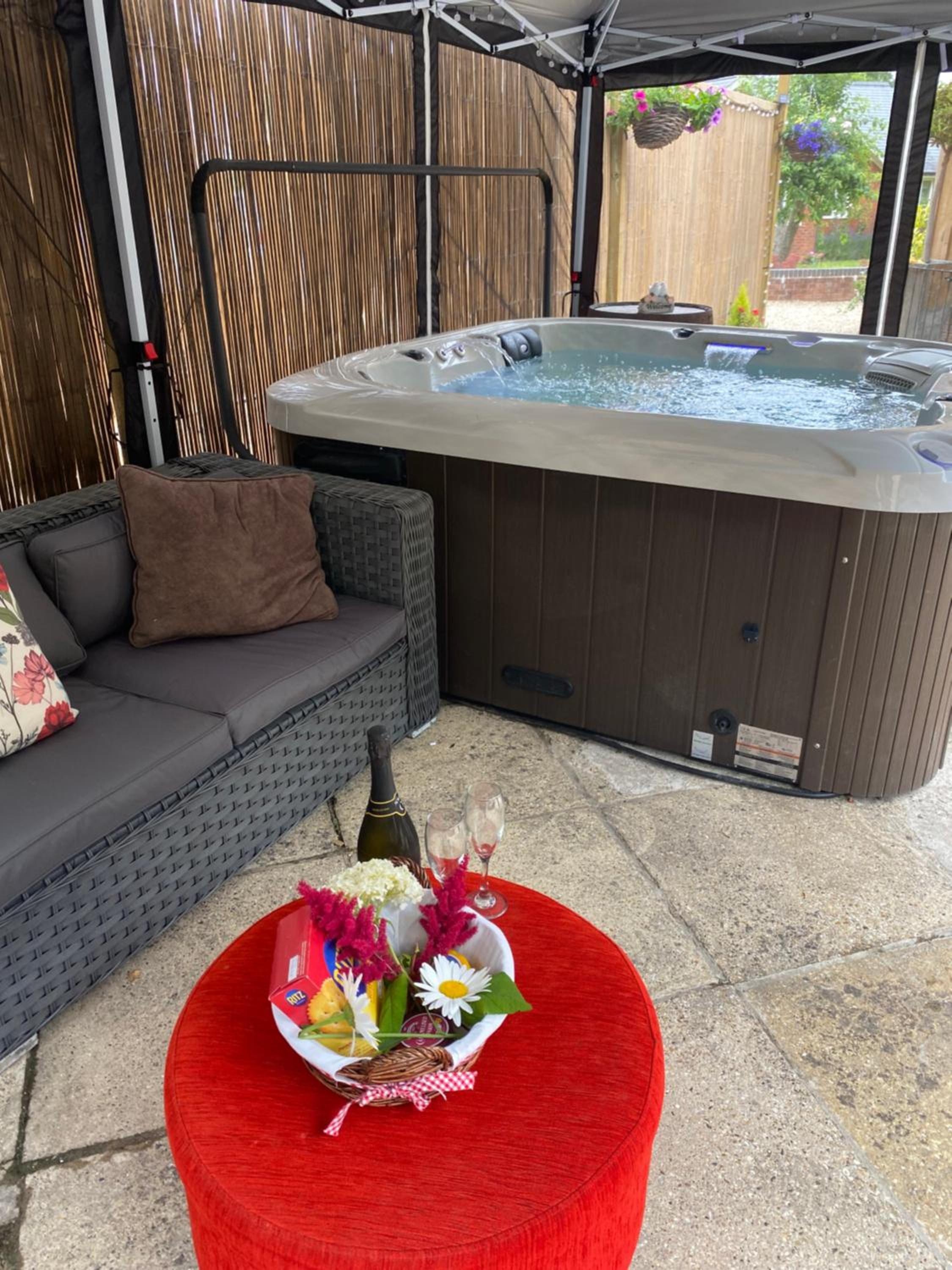 Couple and Pet Friendly Holiday Private Hot Tub and Alpacas Dorset UK