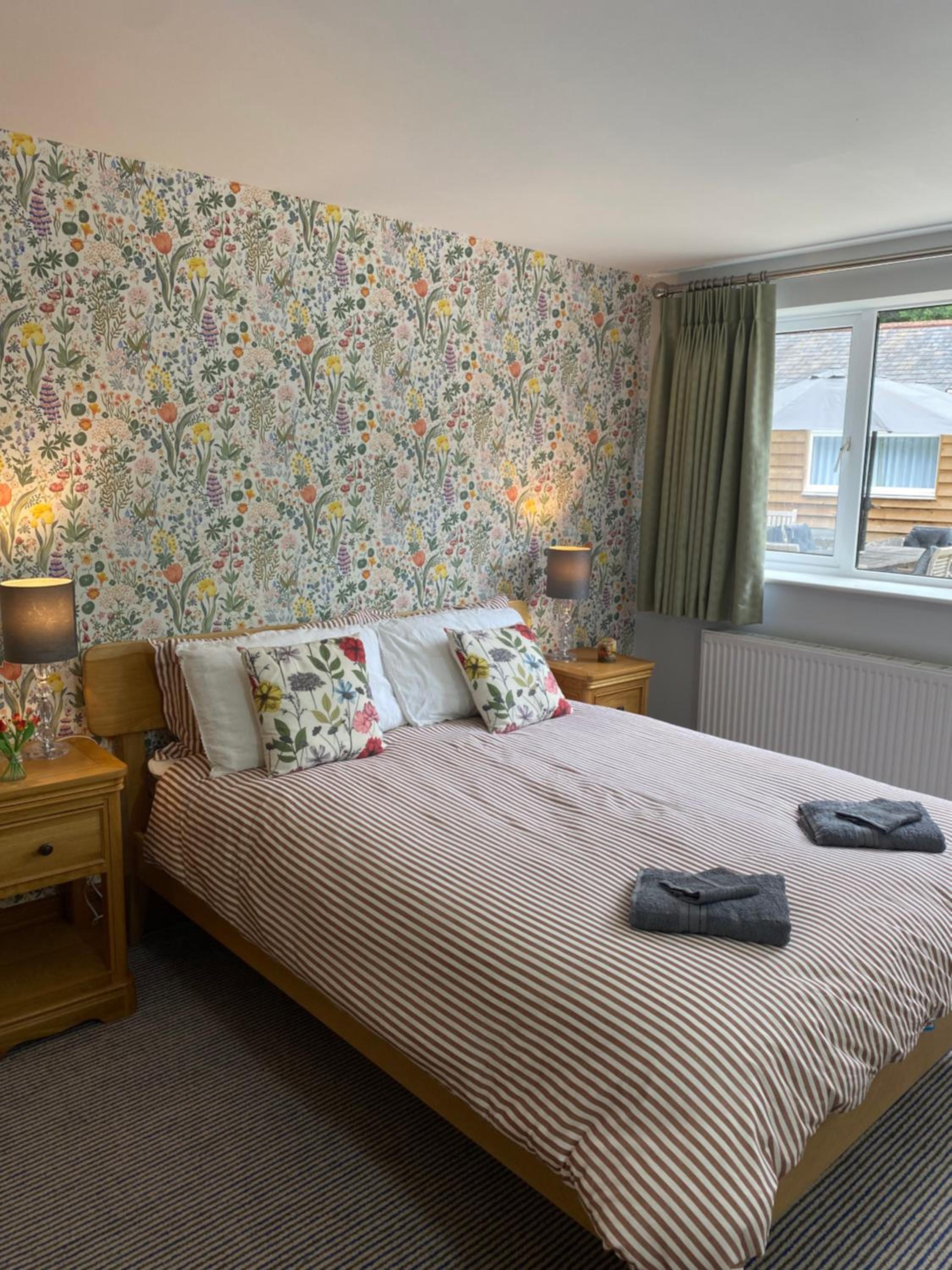 Couple and Pet Friendly Holiday Private Hot Tub and Alpacas Dorset UK