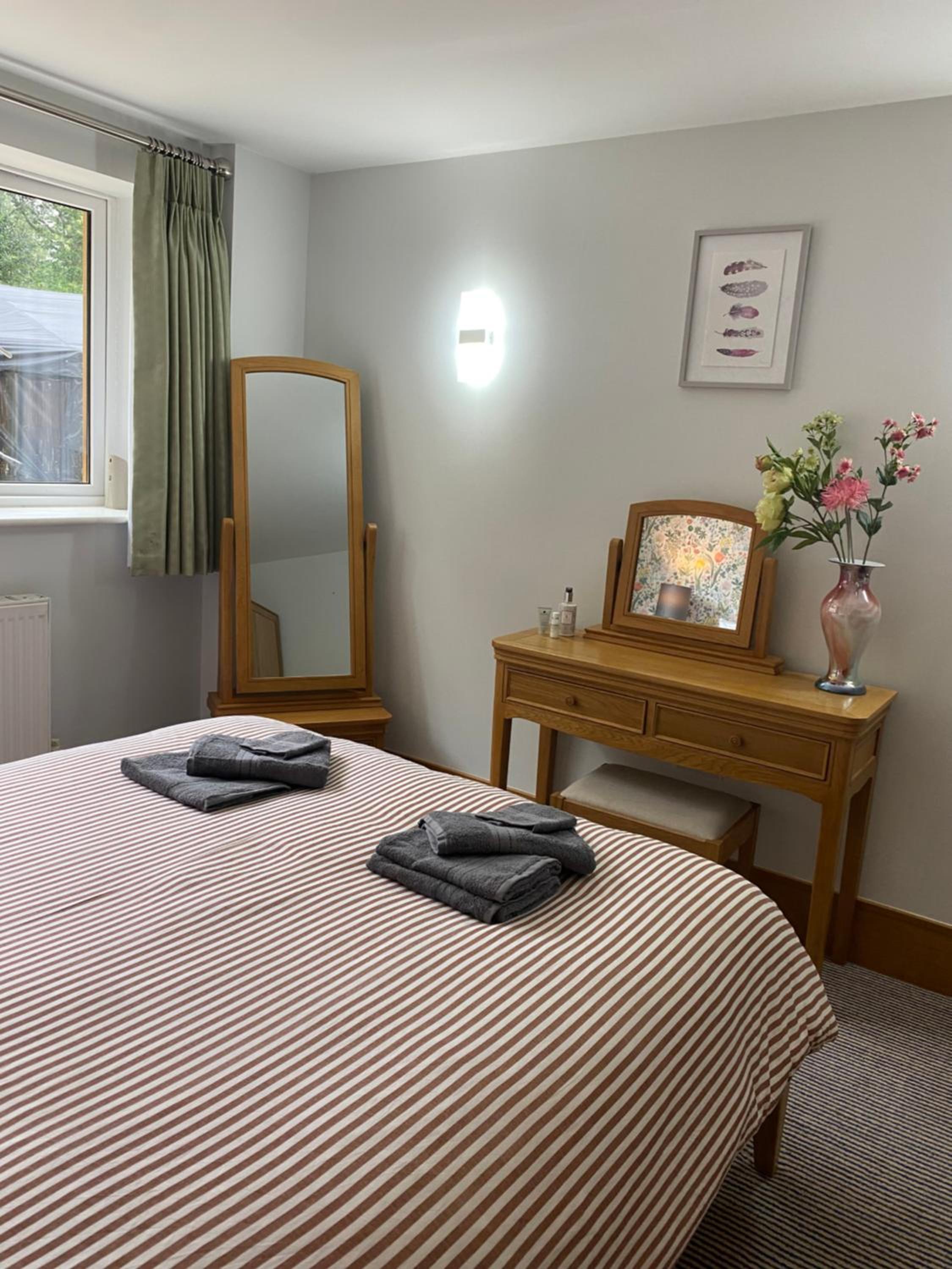 Couple and Pet Friendly Holiday Private Hot Tub and Alpacas Dorset UK