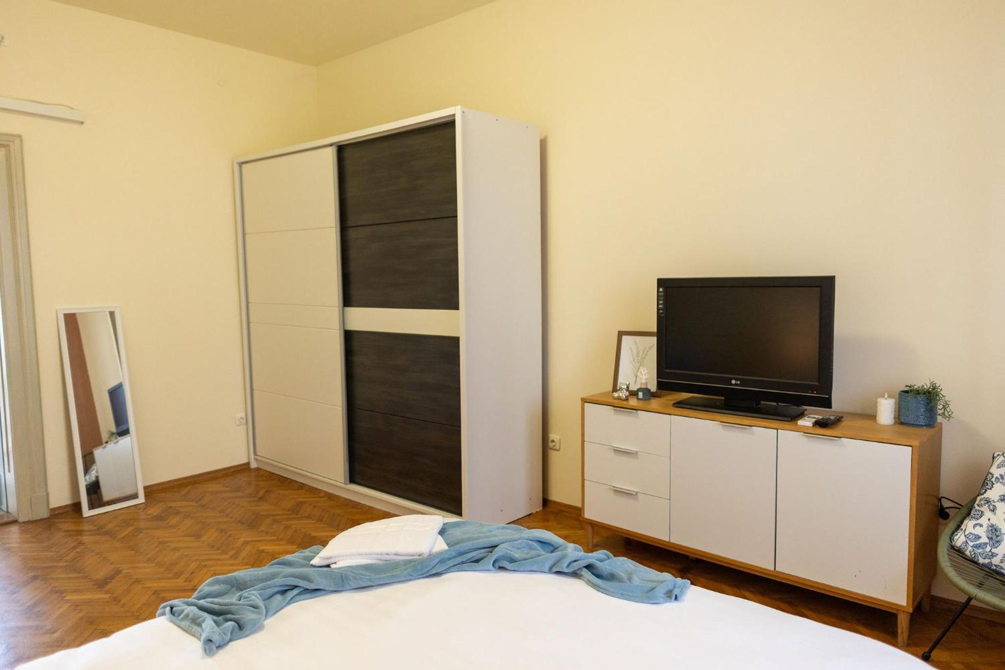 Designer Apartment with City Views - Prime Central Location
