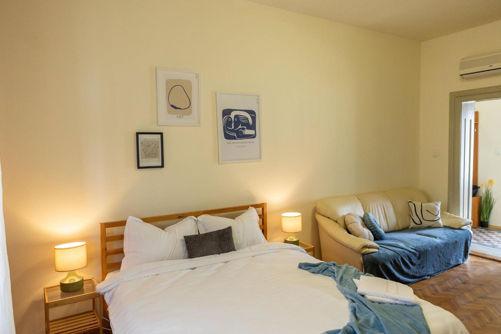 Designer Apartment with City Views - Prime Central Location