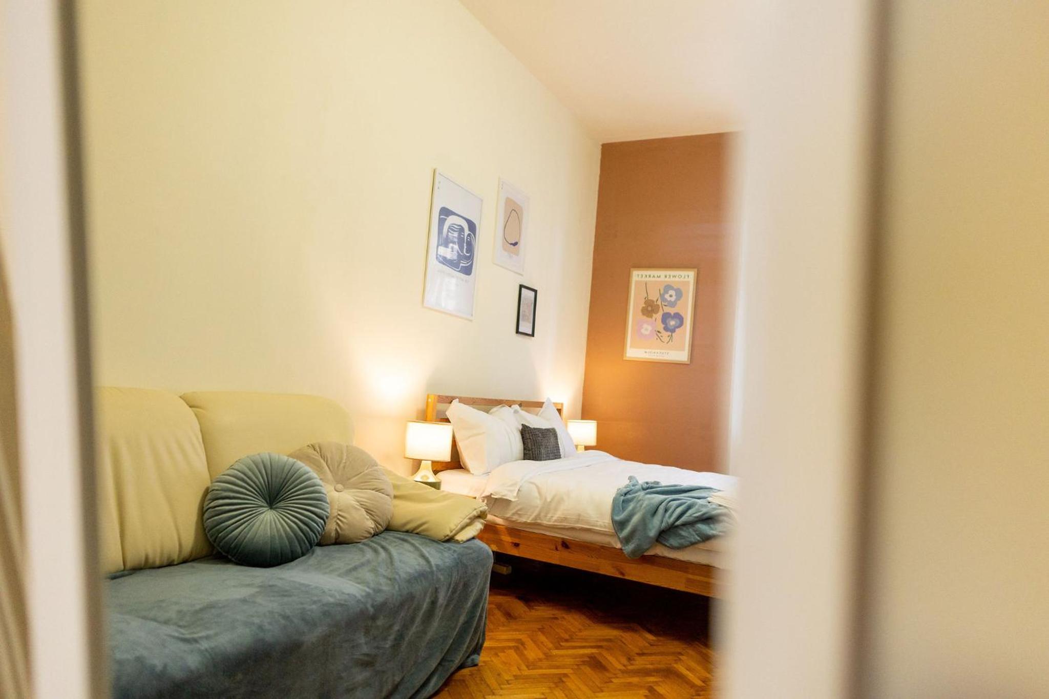 Designer Apartment with City Views - Prime Central Location
