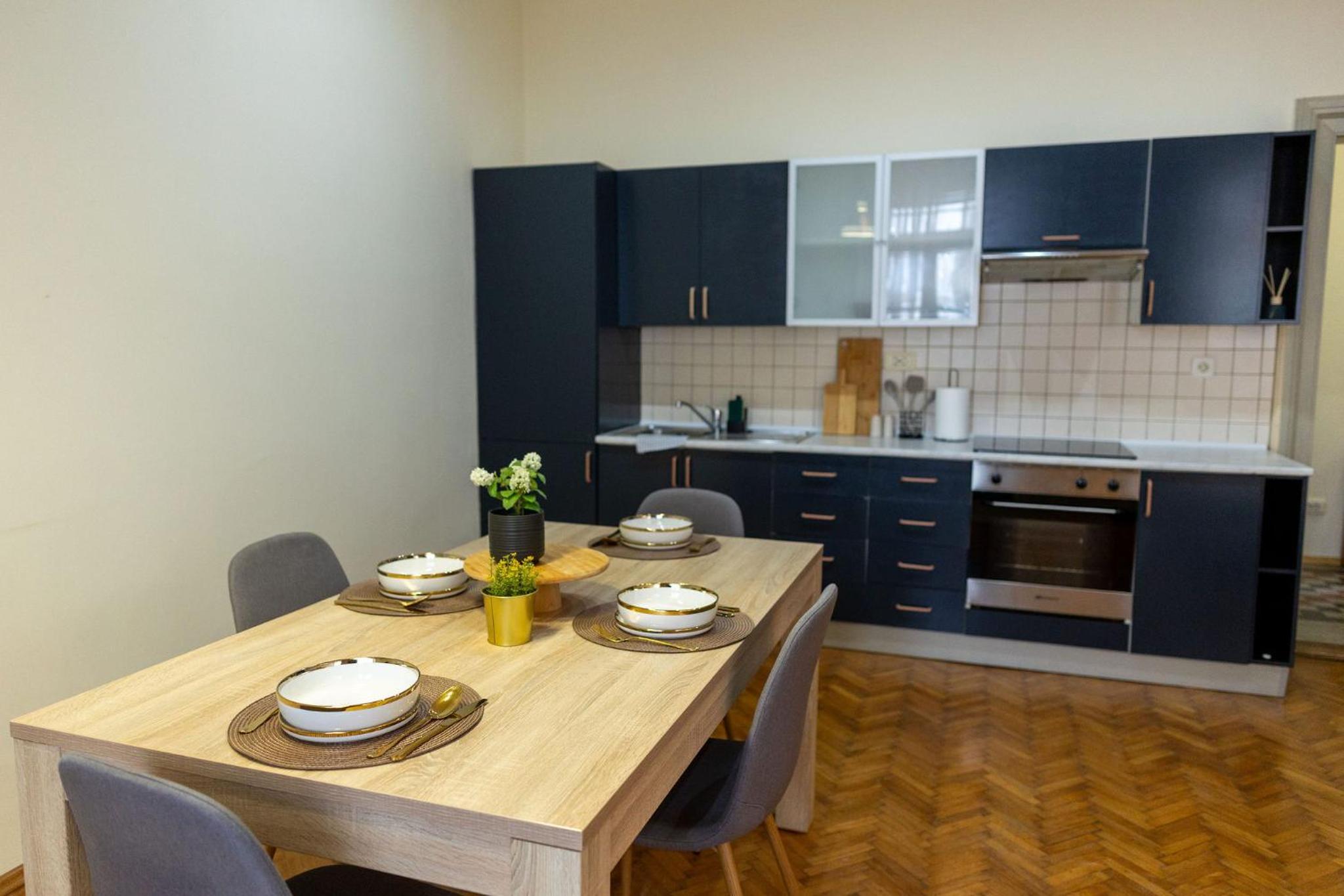 Designer Apartment with City Views - Prime Central Location