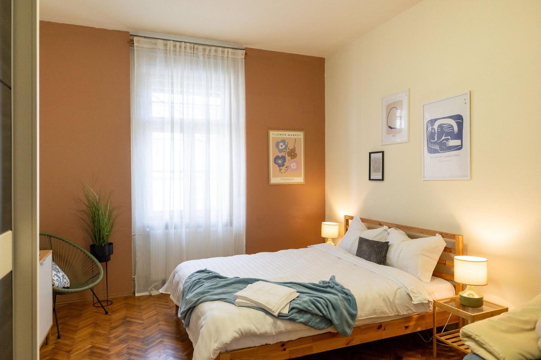 Designer Apartment with City Views - Prime Central Location