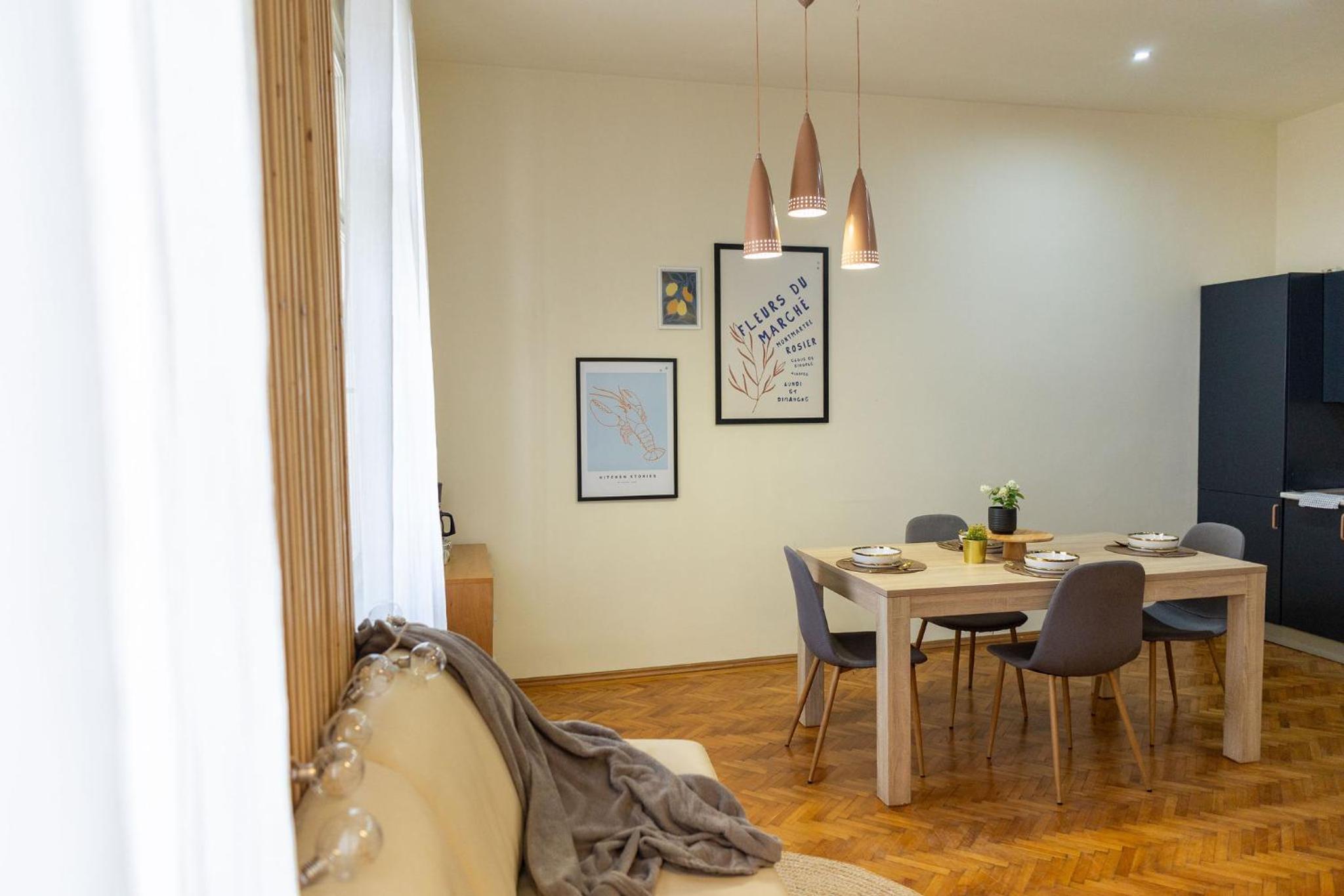 Designer Apartment with City Views - Prime Central Location