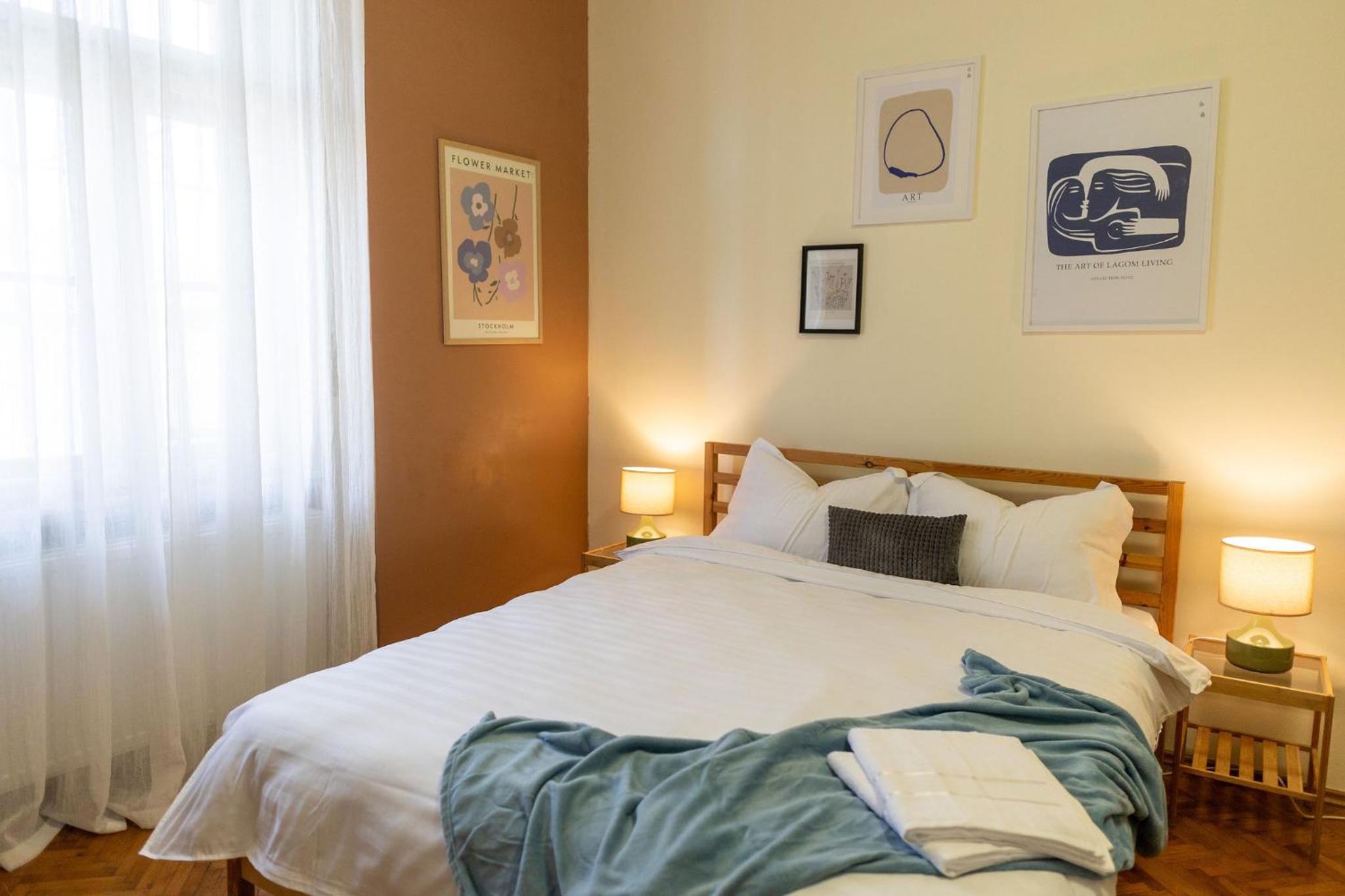 Designer Apartment with City Views - Prime Central Location