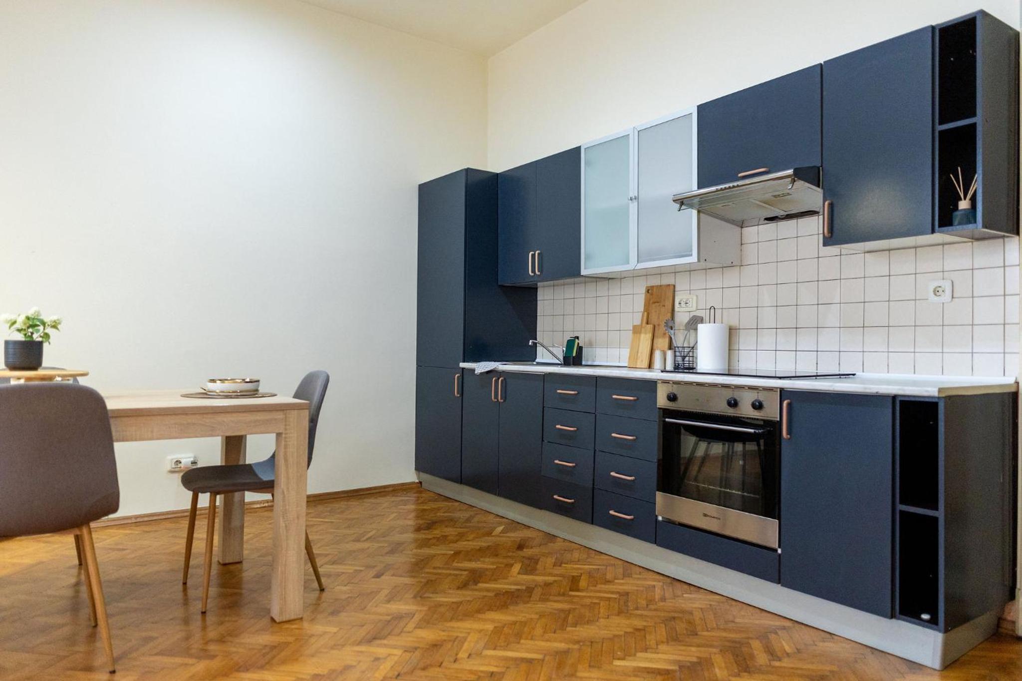 Designer Apartment with City Views - Prime Central Location