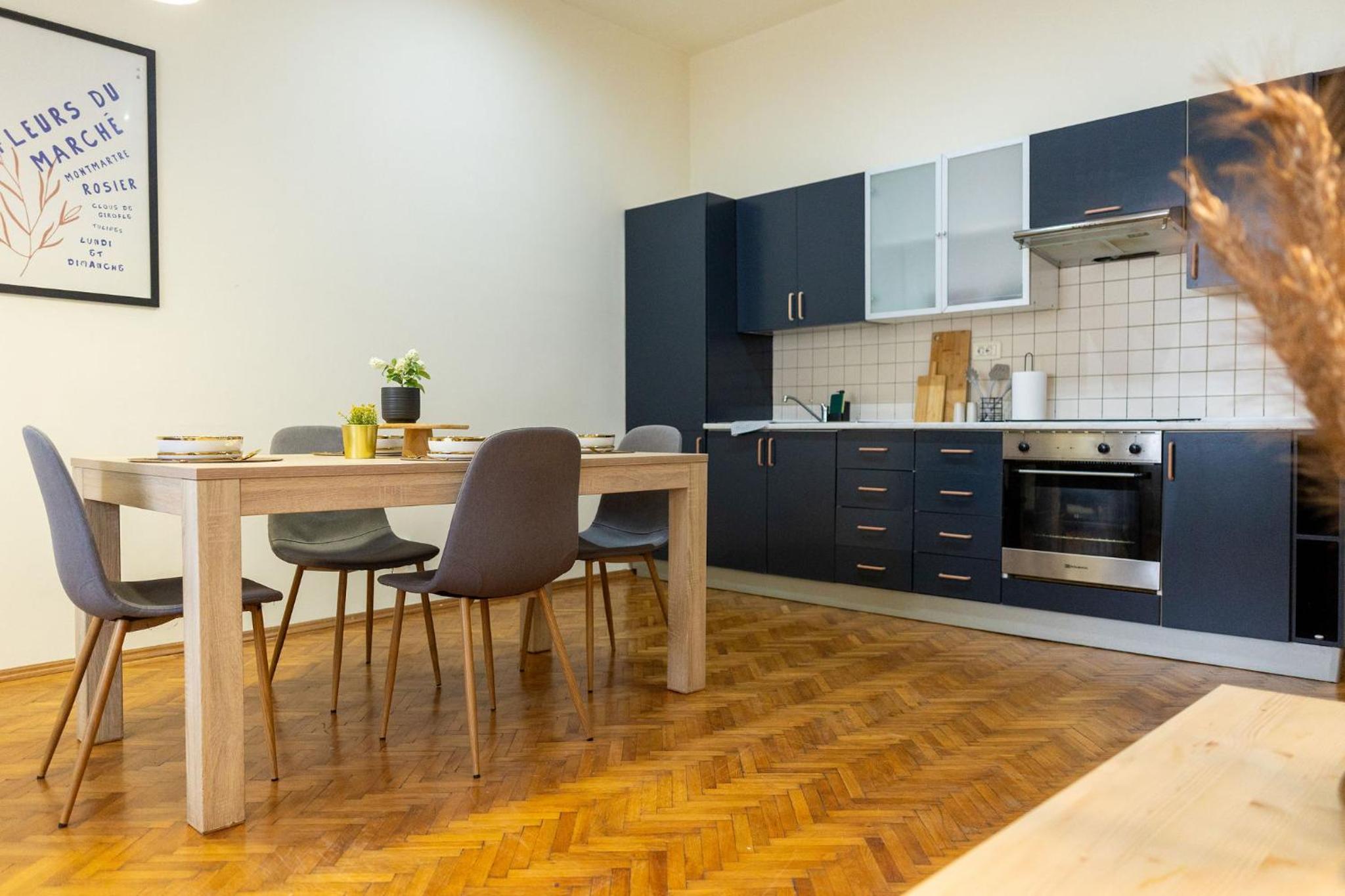 Designer Apartment with City Views - Prime Central Location