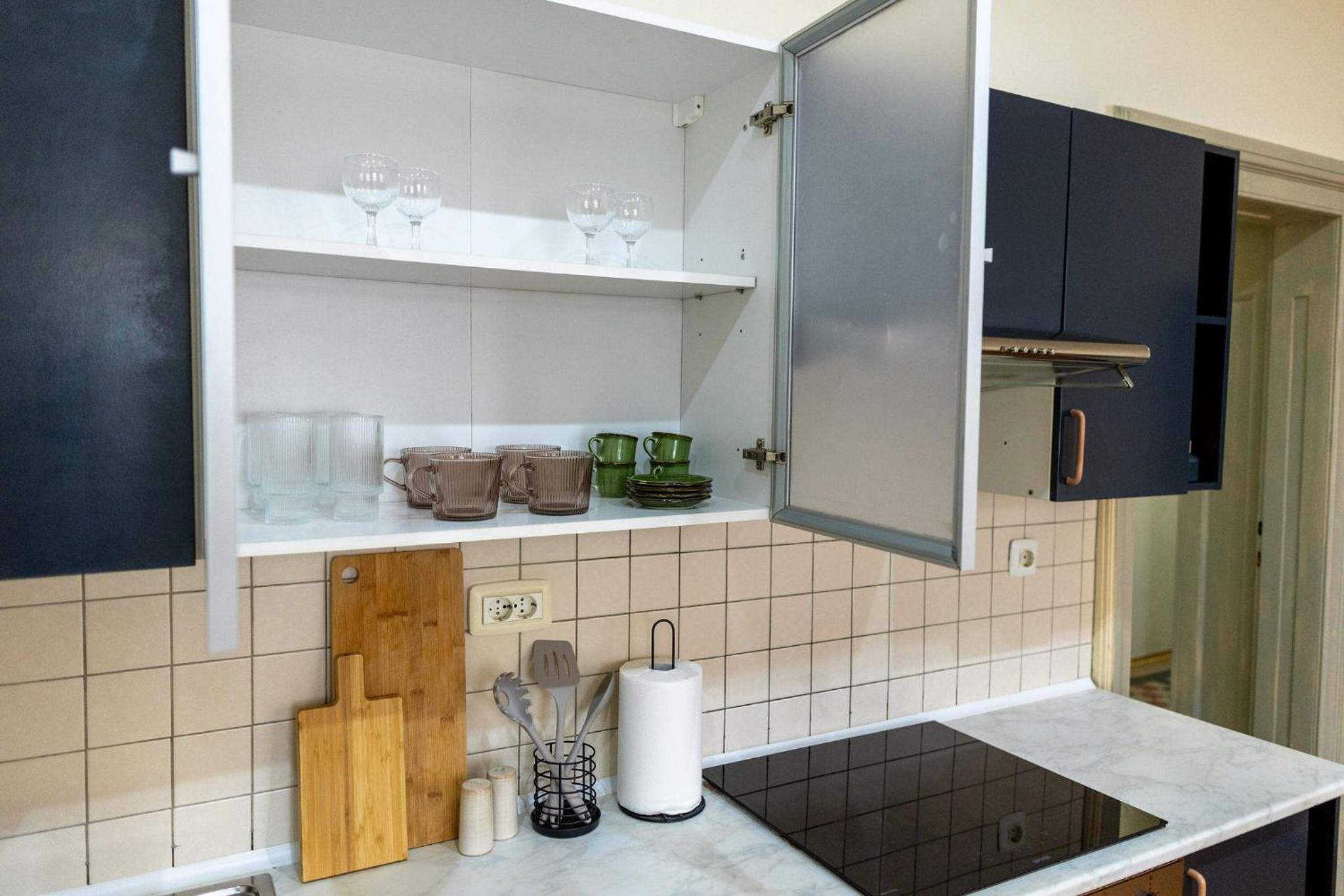 Designer Apartment with City Views - Prime Central Location