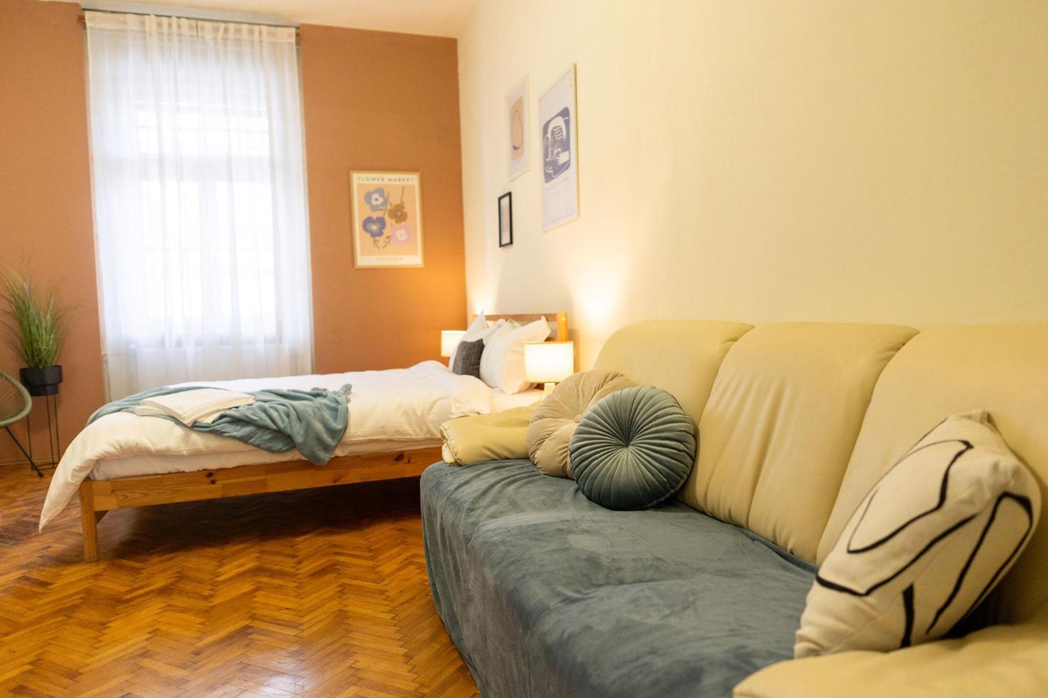 Designer Apartment with City Views - Prime Central Location