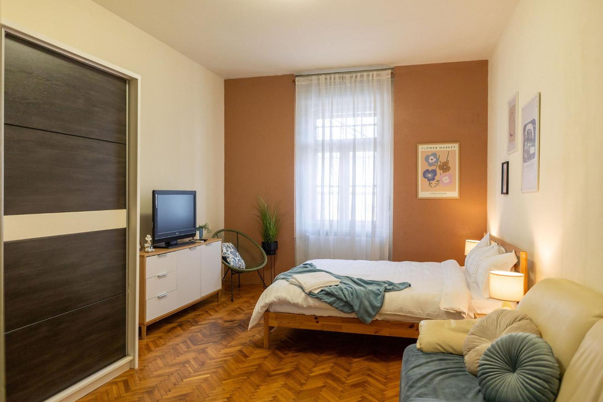 Designer Apartment with City Views - Prime Central Location
