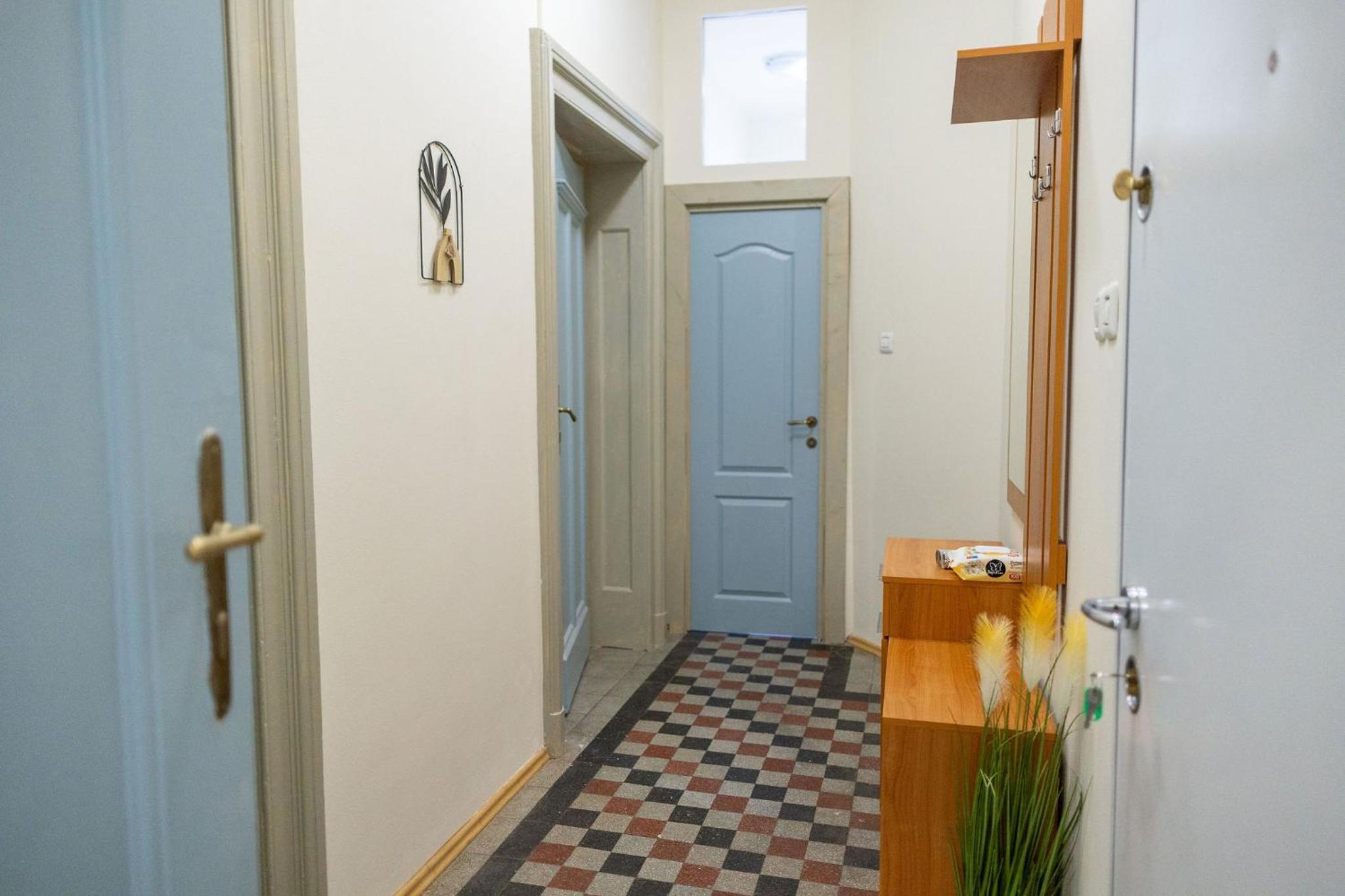 Designer Apartment with City Views - Prime Central Location