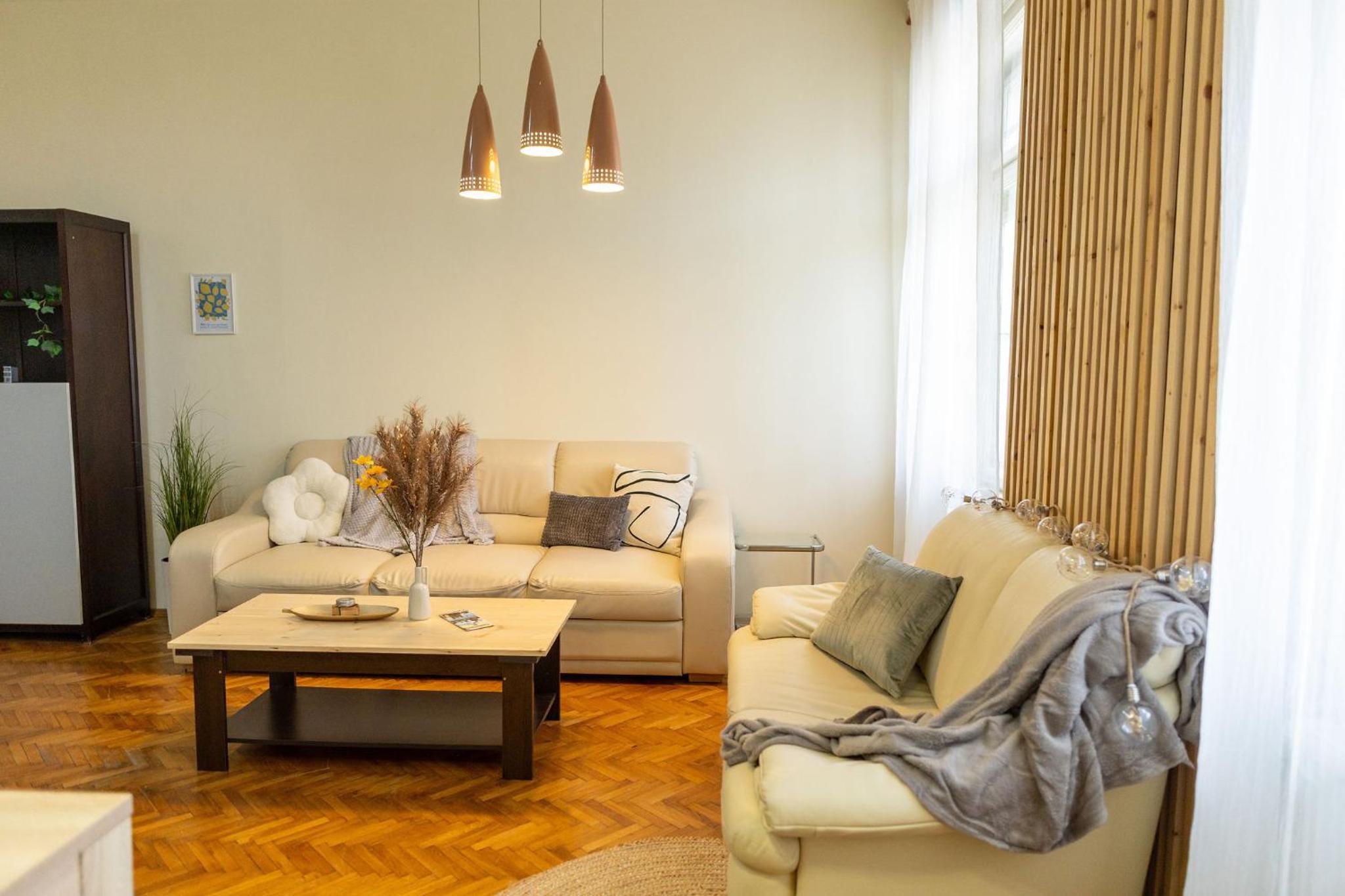 Designer Apartment with City Views - Prime Central Location