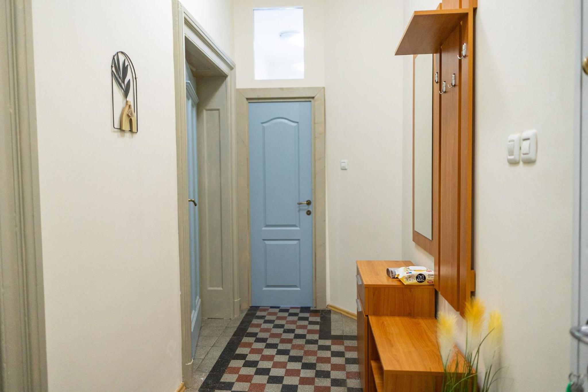 Designer Apartment with City Views - Prime Central Location
