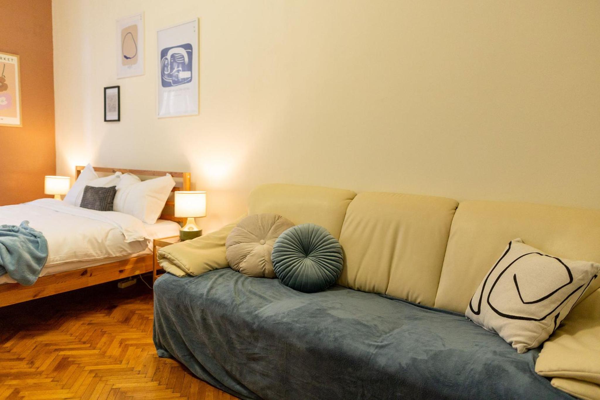 Designer Apartment with City Views - Prime Central Location