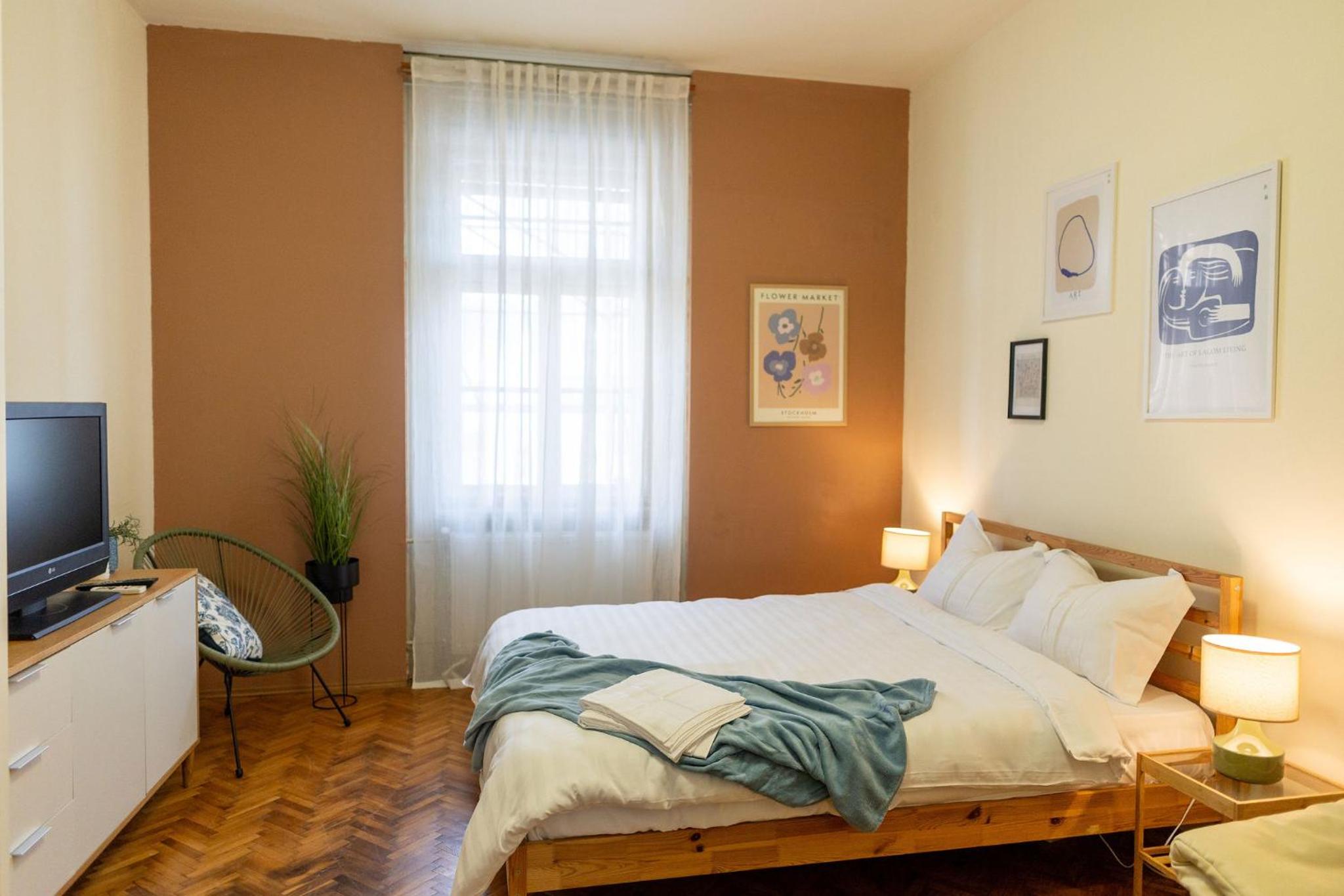 Designer Apartment with City Views - Prime Central Location