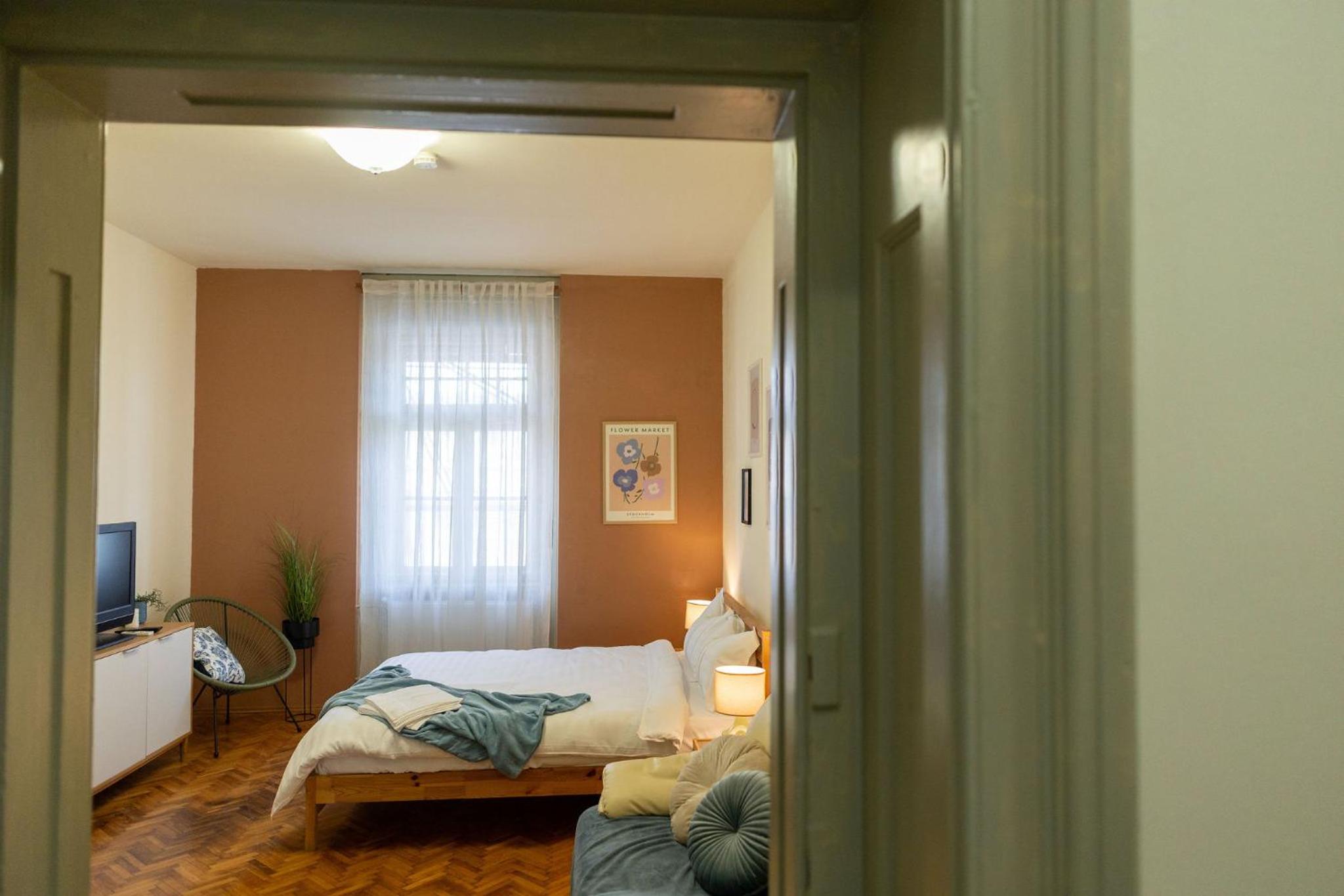 Designer Apartment with City Views - Prime Central Location