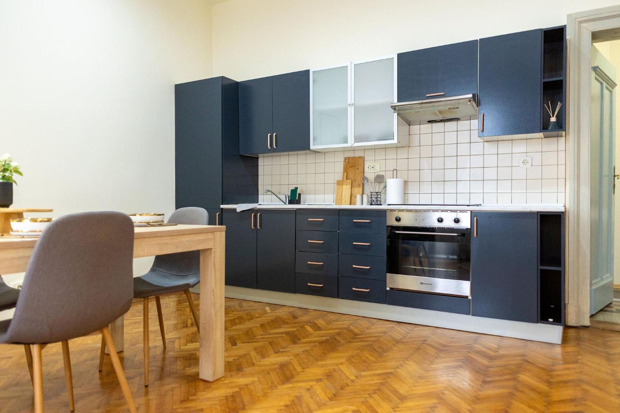 Designer Apartment with City Views - Prime Central Location